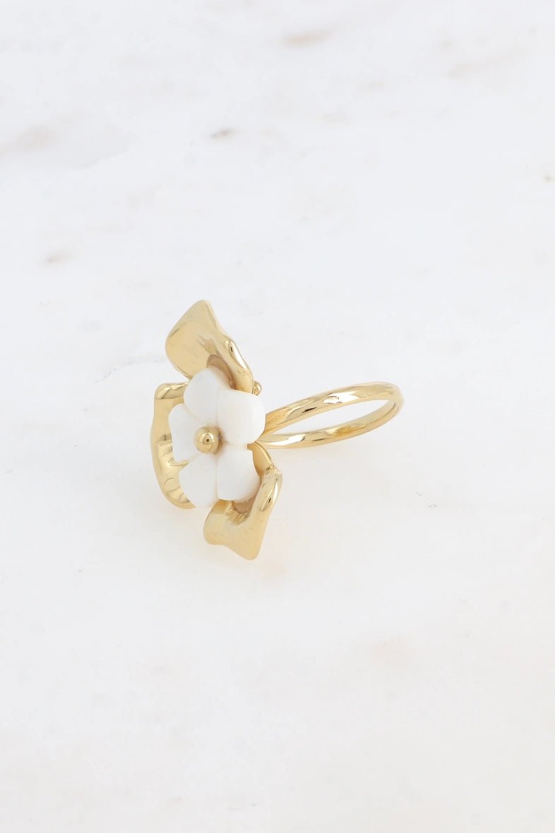 Pearl Inlaid Leaf and Flower Design Ring – Elegant Natural Style for Women’s Daily Wear, Parties & Special Occasions