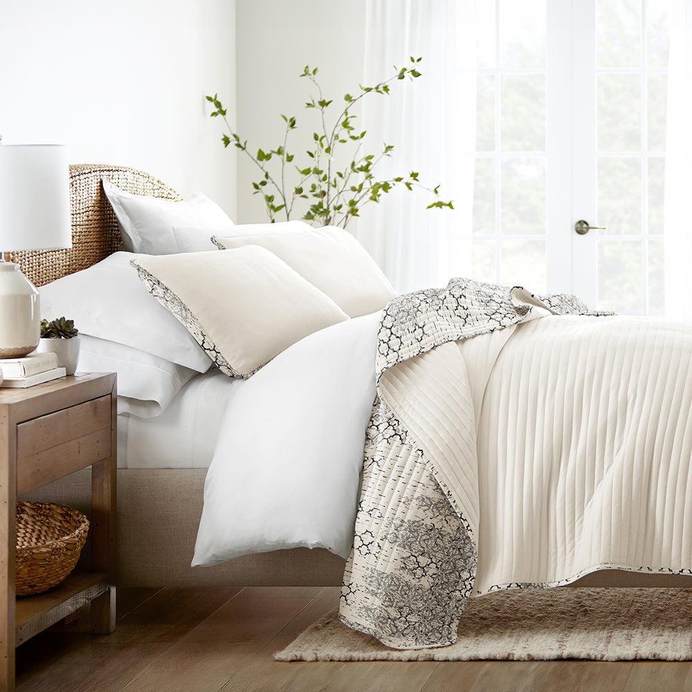 Distressed Aztec Reversible Quilted Coverlet Set - Southwestern Style Bedding with Geometric Patterns - Perfect for Boho Chic, Farmhouse, or Modern Bedroom Decor