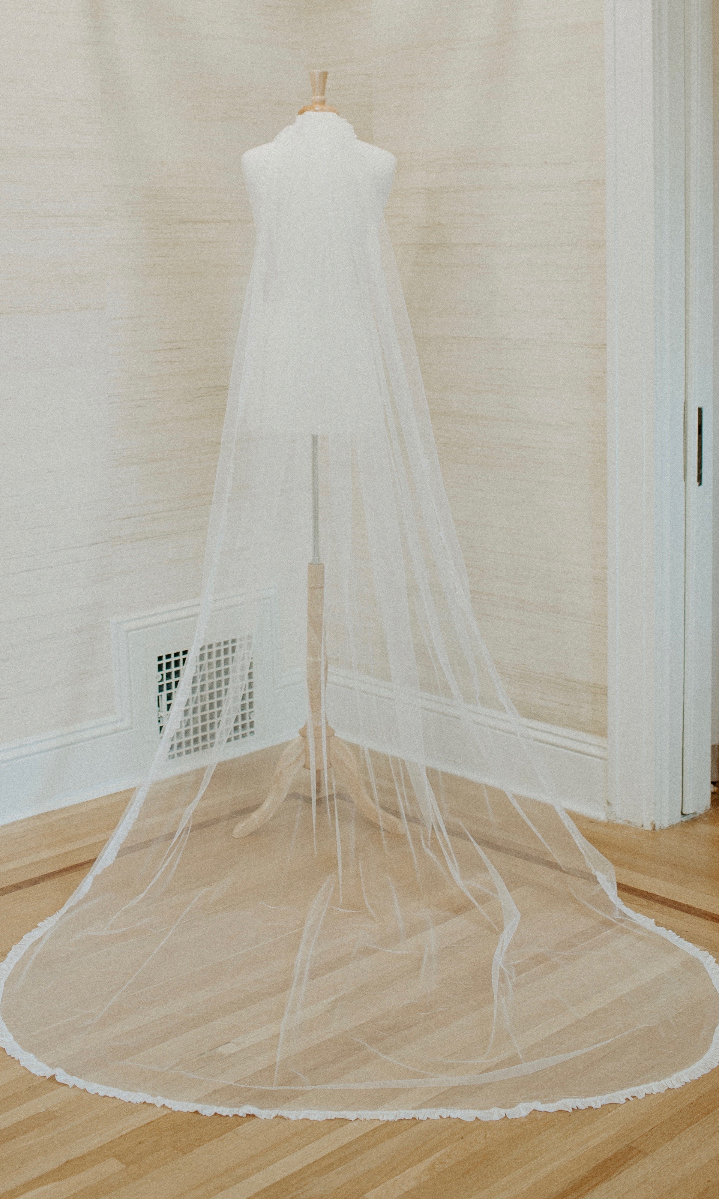 Ava Veil 1 - Elegant Wedding Veil with Beaded Edge | Perfect for Bridal Ceremonies, Photos & Special Occasions