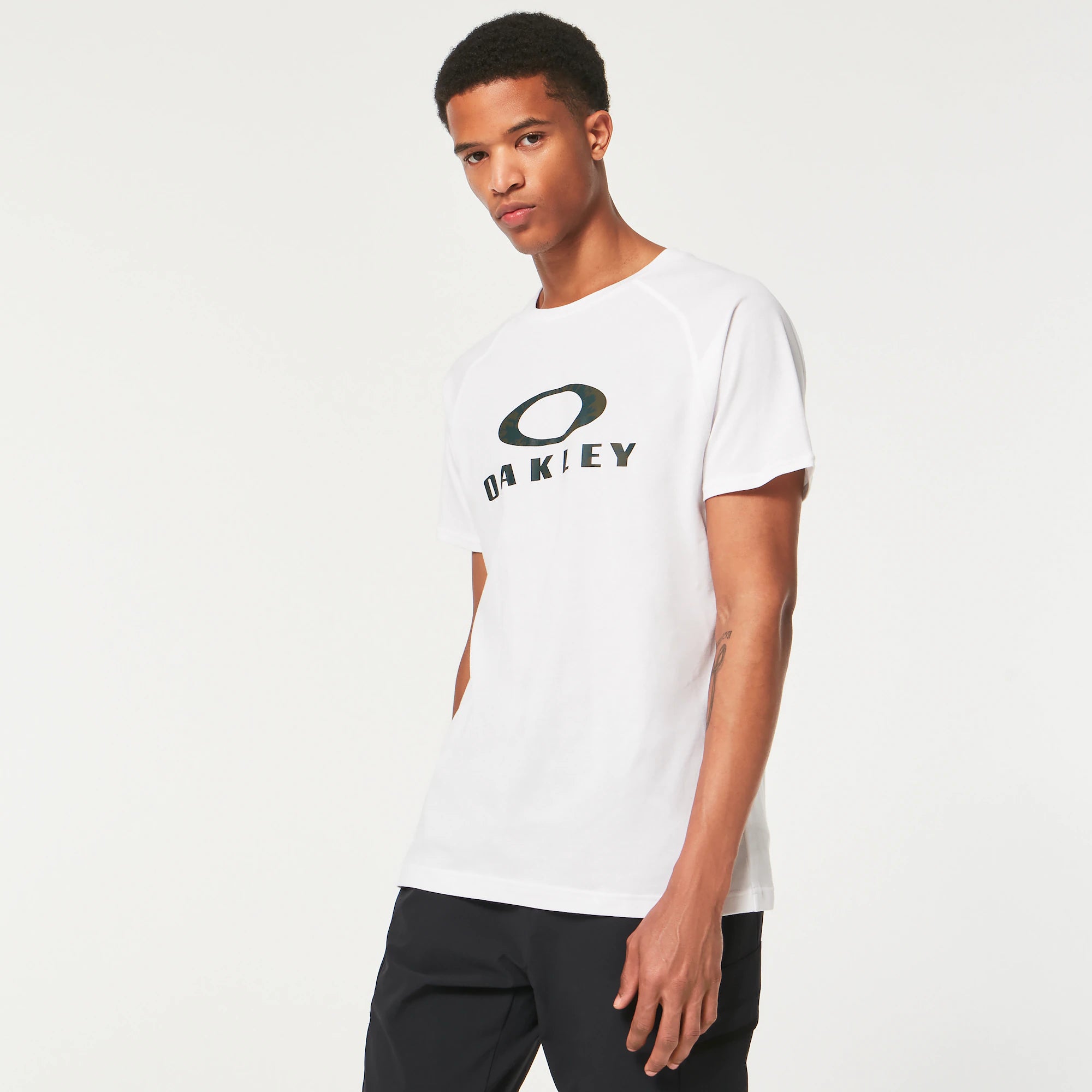 Oakley Men's Wanderlust Short Sleeve T-Shirt - White | Comfortable & Stylish Casual Wear for Outdoor Activities & Everyday Use