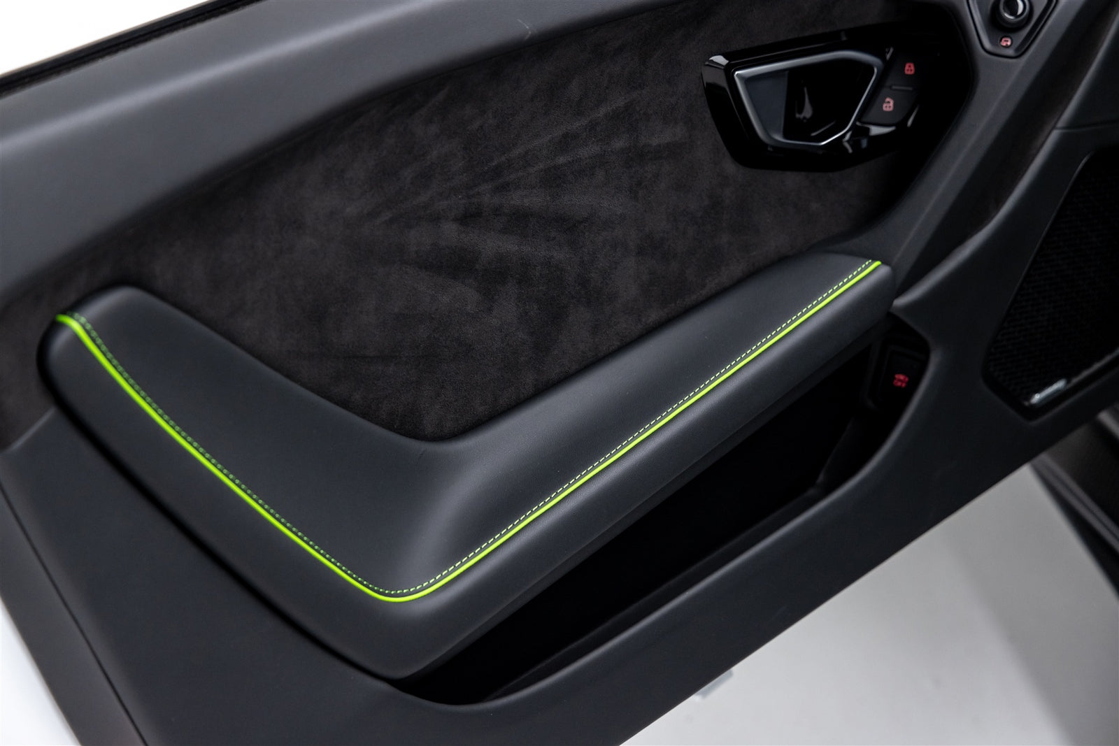 Lamborghini Huracan EVO 2WD Monza Aero Program CB 01 - High Performance Sports Car for Racing Enthusiasts | Perfect for Track Days and Supercar Events