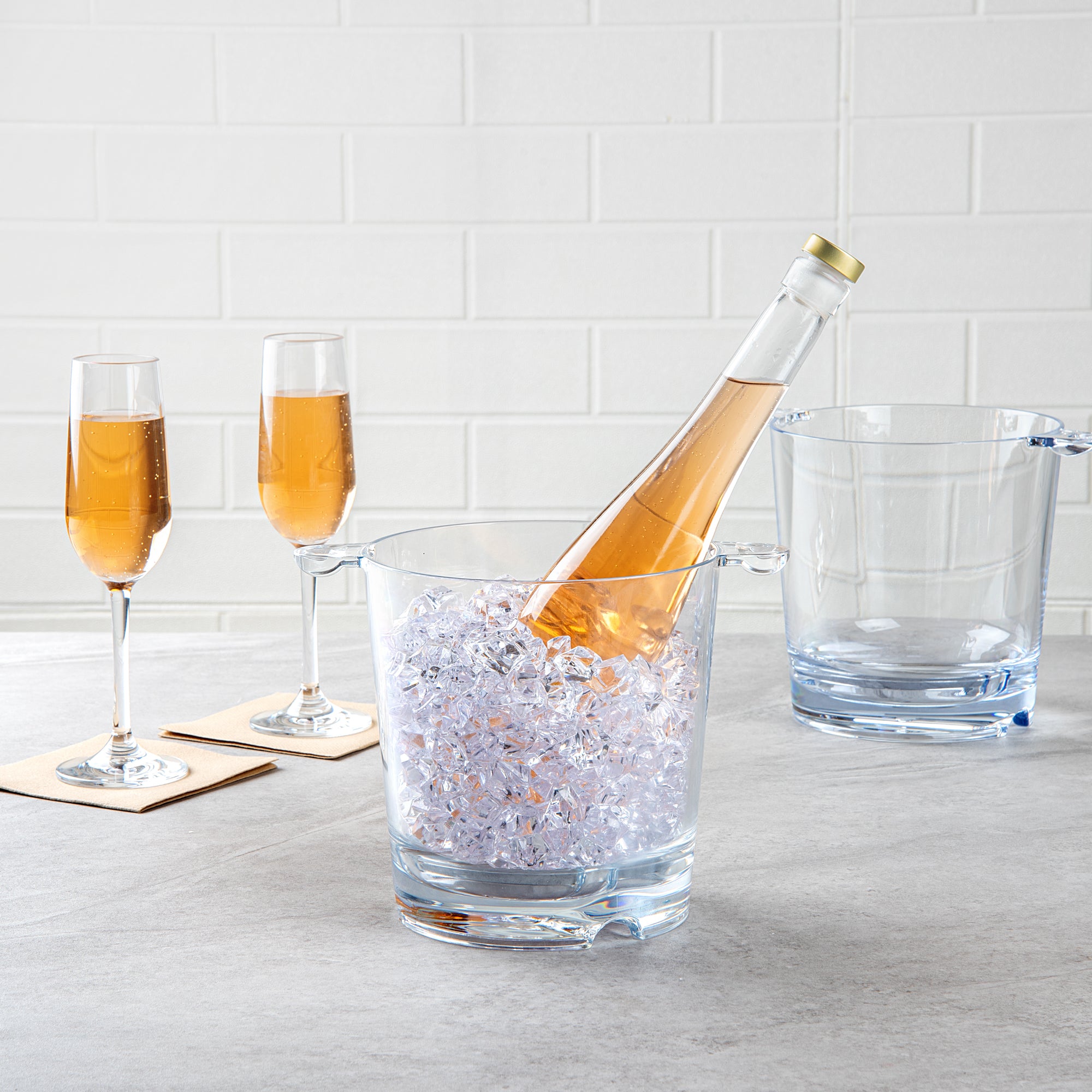 Bar Lux 2.4 Quart Clear Plastic Champagne & Ice Bucket - 9 x 6.5 x 6.75 Inches - Perfect for Parties, Weddings & Home Entertaining (1 Count)