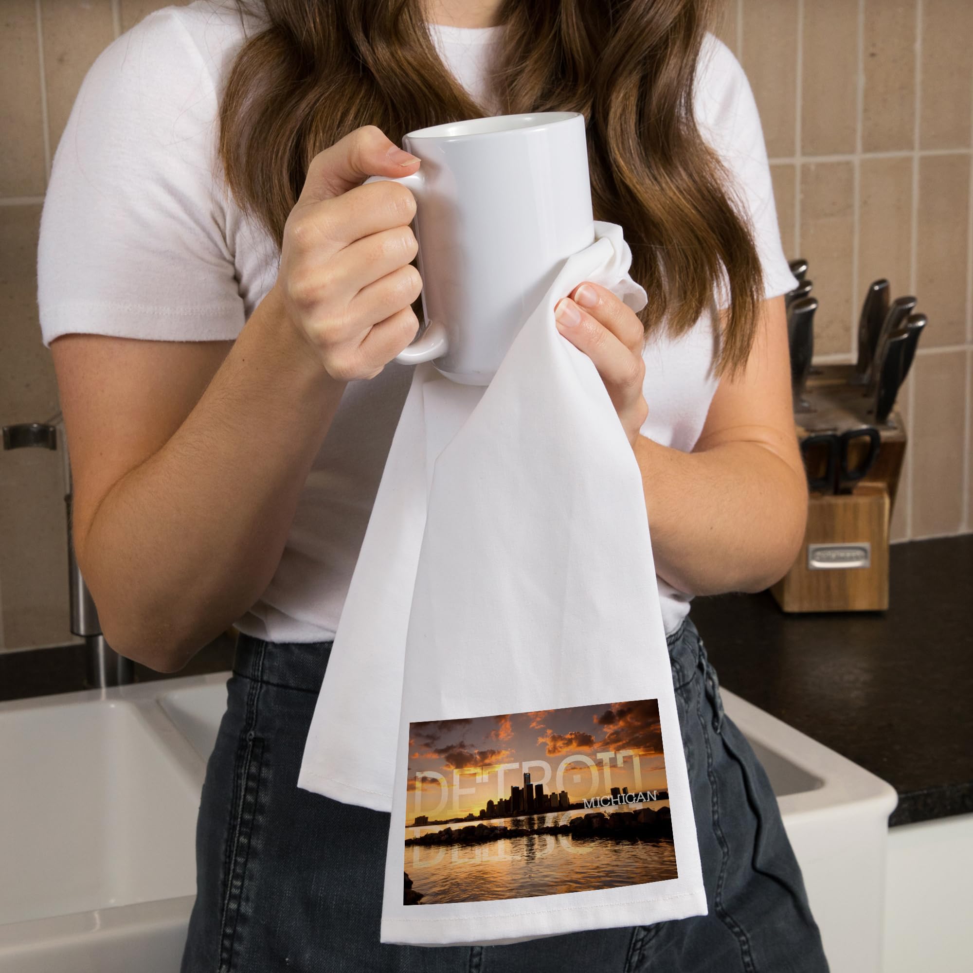 Lantern Press Detroit Michigan Orange Sky Skyline 100% Cotton Tea Towel - Decorative Hand Towel for Kitchen, Home Decor & Gifts - Perfect for Dish Drying, Wall Art & Housewarming Presents