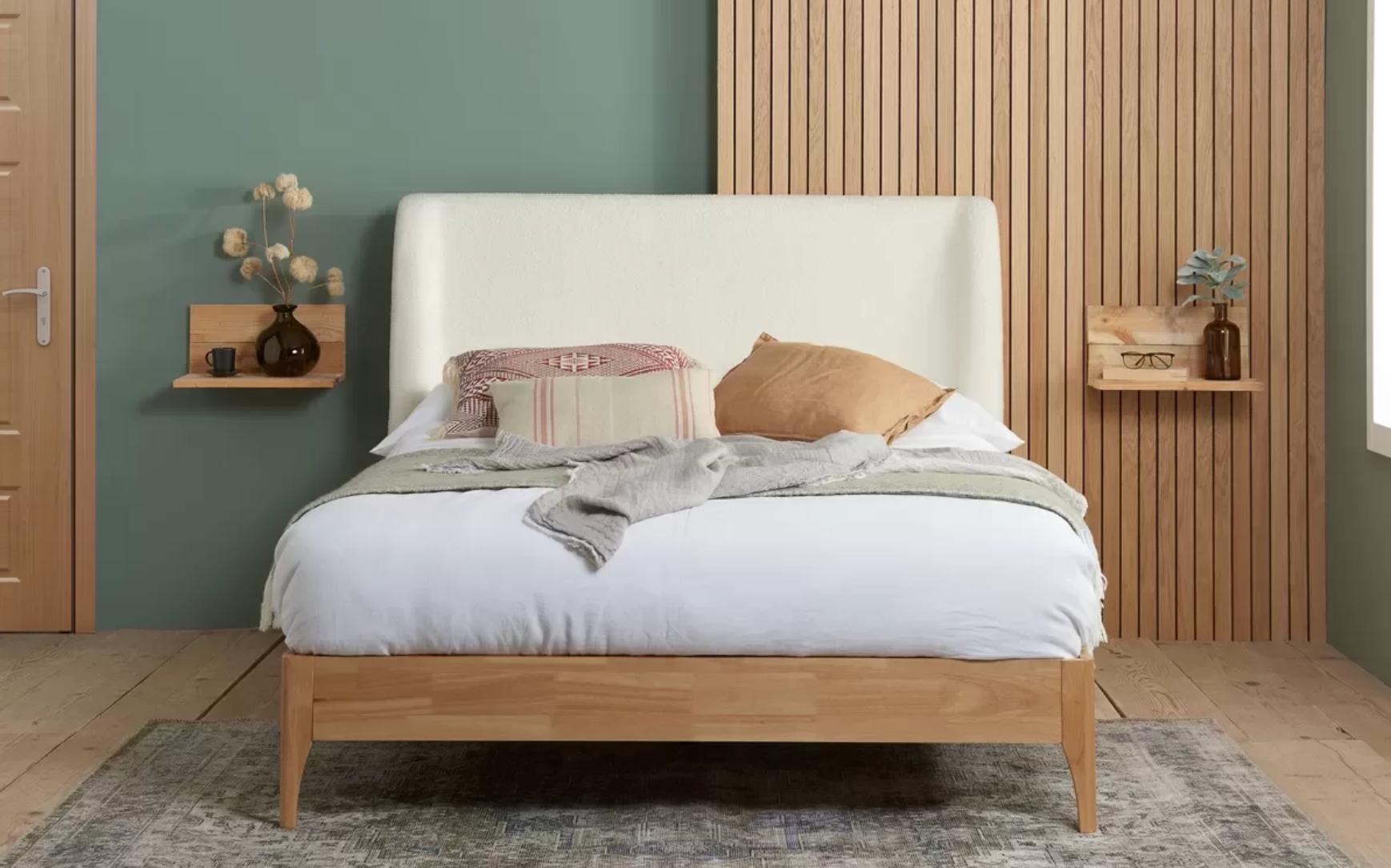 Zanden Queen Size Bed Frame - Sturdy Metal Platform Bed with Wooden Slats, Noise-Free Support for Mattress - Perfect for Modern Bedrooms, Guest Rooms & Apartments