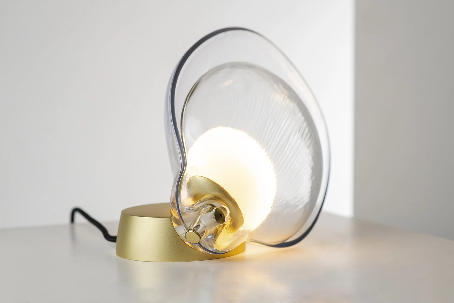 Elegant Petal Table Lamp - Modern Bedside & Desk Lighting for Home & Office Decor - Perfect for Bedrooms, Living Rooms, and Workspaces