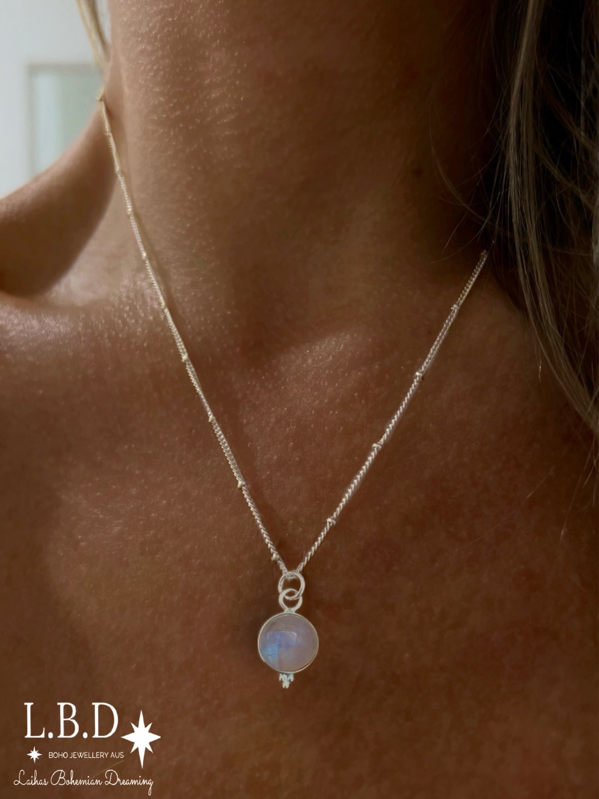 Laihas Free Spirit Moonstone Necklace - Elegant Healing Crystal Jewelry for Women | Perfect for Meditation, Yoga & Boho Fashion