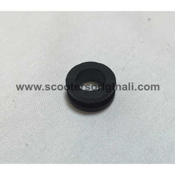 Vespa Grommet Oil Line to Engine - High-Quality Replacement Part for Vespa Scooters - Perfect for Engine Maintenance & Repair | Compatible with Various Vespa Models | Ideal for DIY Mechanics & Scooter Enthusiasts