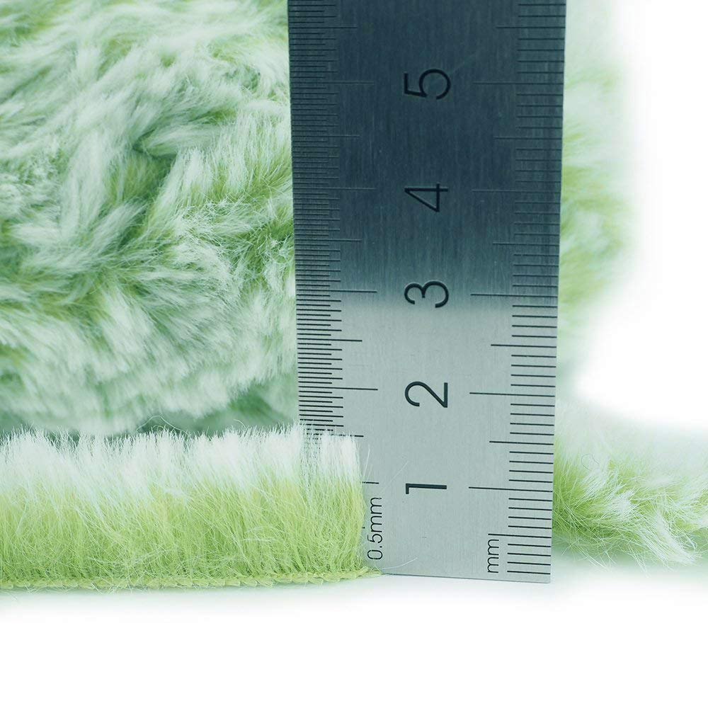 Soft Chunky Faux Fur Yarn for Knitting & Crochet - 2 Skeins (50g Each, Total 64m/70yds) - Green Eyelash Yarn - Perfect for DIY Blankets, Scarves & Amigurumi