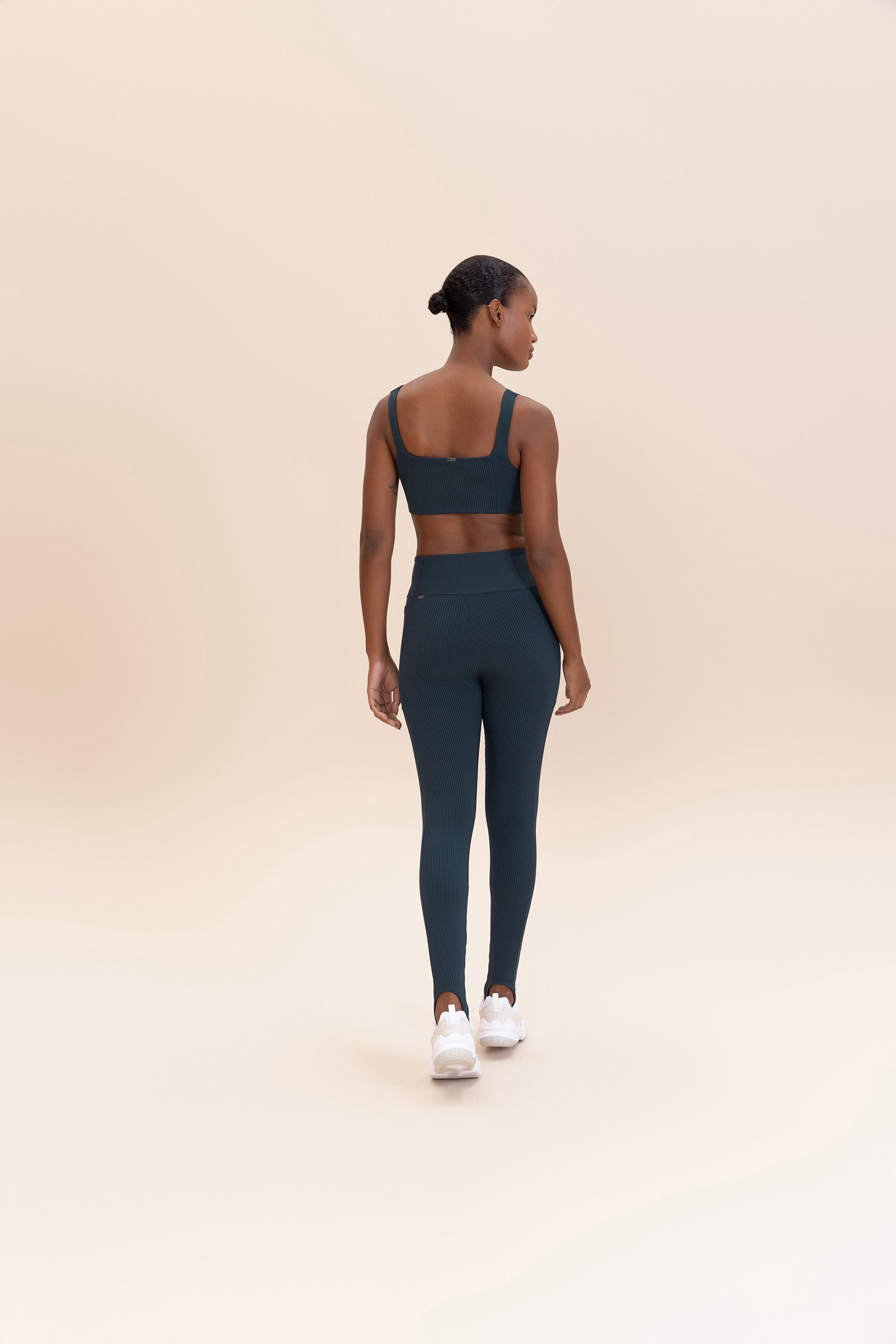 High Waist Ribbed Glossy Sports Bra for Women - Seamless Workout Top for Yoga, Running & Gym - Comfortable & Breathable Activewear