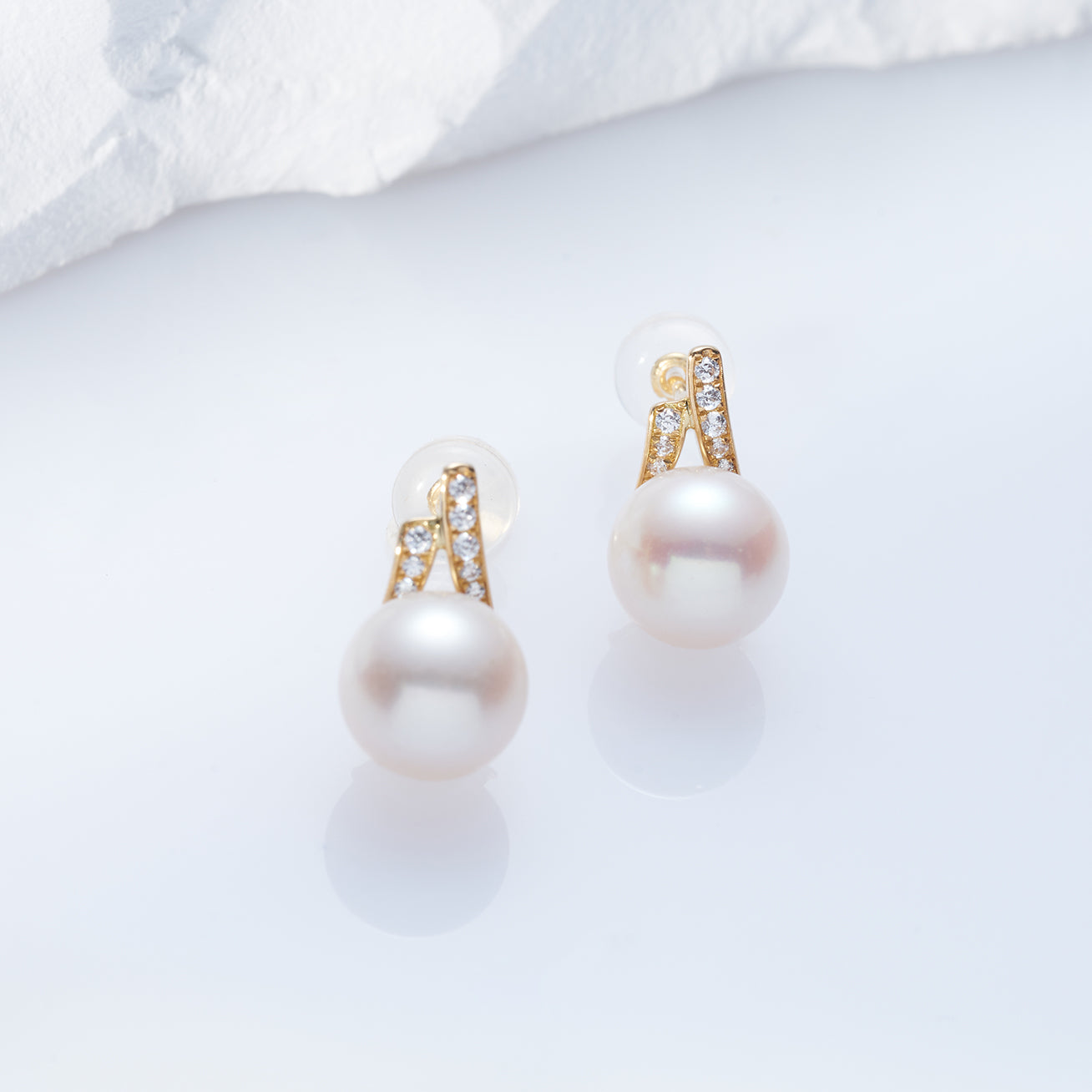 18K Solid Gold Freshwater Pearl Earrings for Women - Classic Stud Earrings with AAA Quality Pearls - Perfect for Weddings, Parties & Everyday Elegance (KE00184)