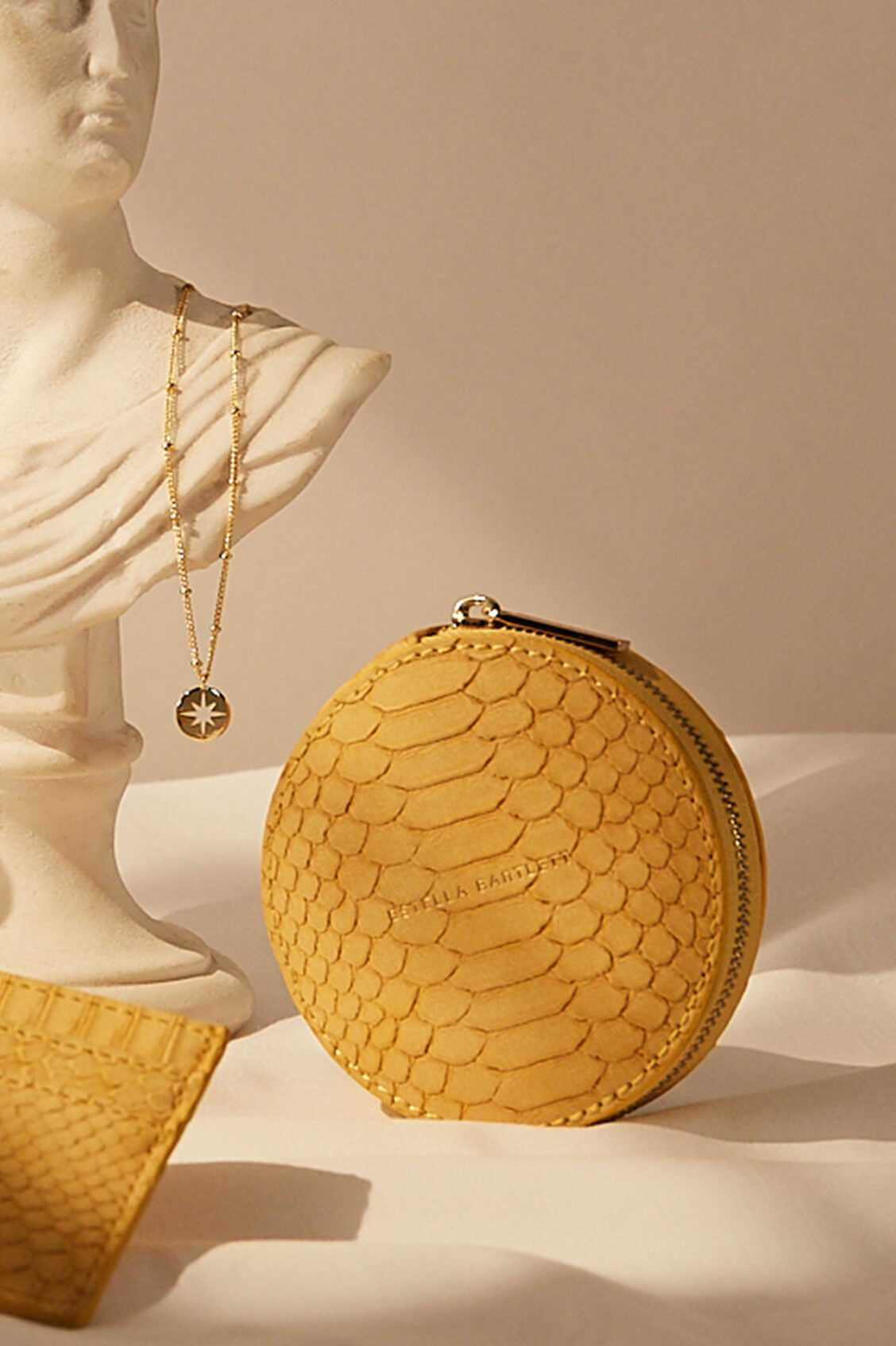 Elegant Circle Coin Purse for Women - Small Leather Wallet for Cash & Cards - Perfect for Travel, Shopping & Everyday Use