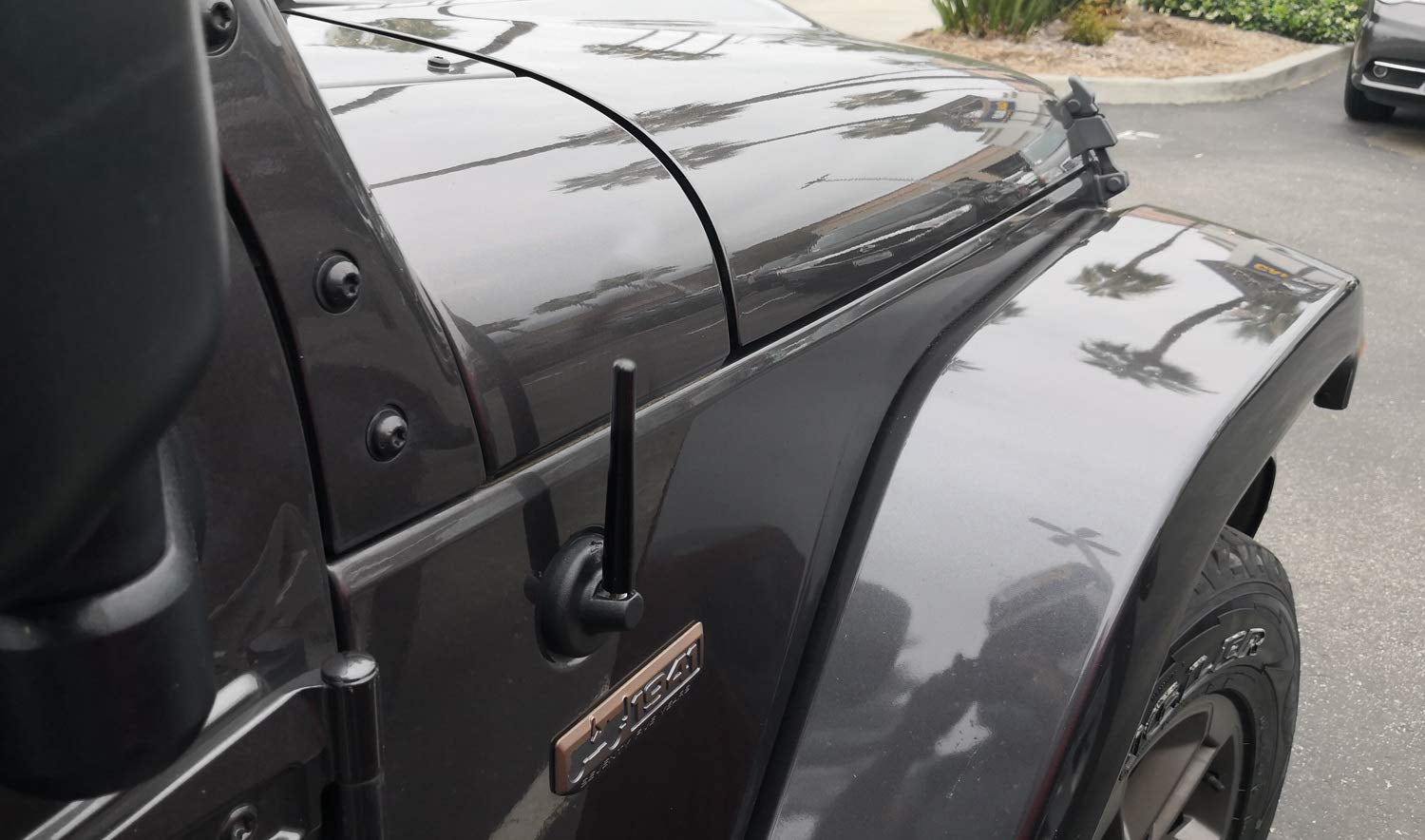 4 Inch Metal Short Radio Antenna Topper Stubby for Jeep Wrangler JT JL Gladiator - Compact Car Accessory for Off-Road Adventures & Urban Driving