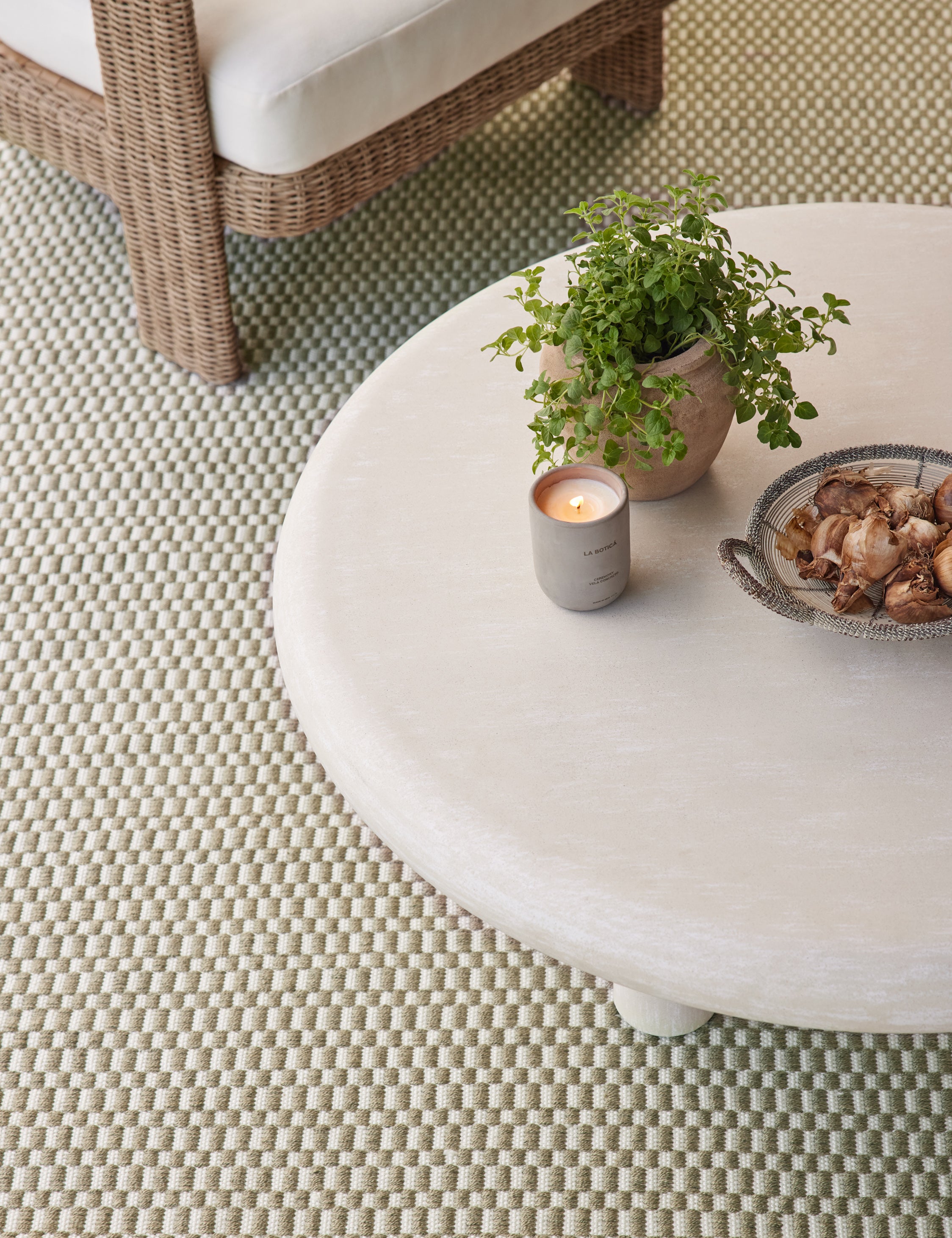 Handwoven Dante Indoor/Outdoor Area Rug - Durable & Stylish for Patio, Living Room, or Bedroom Decor