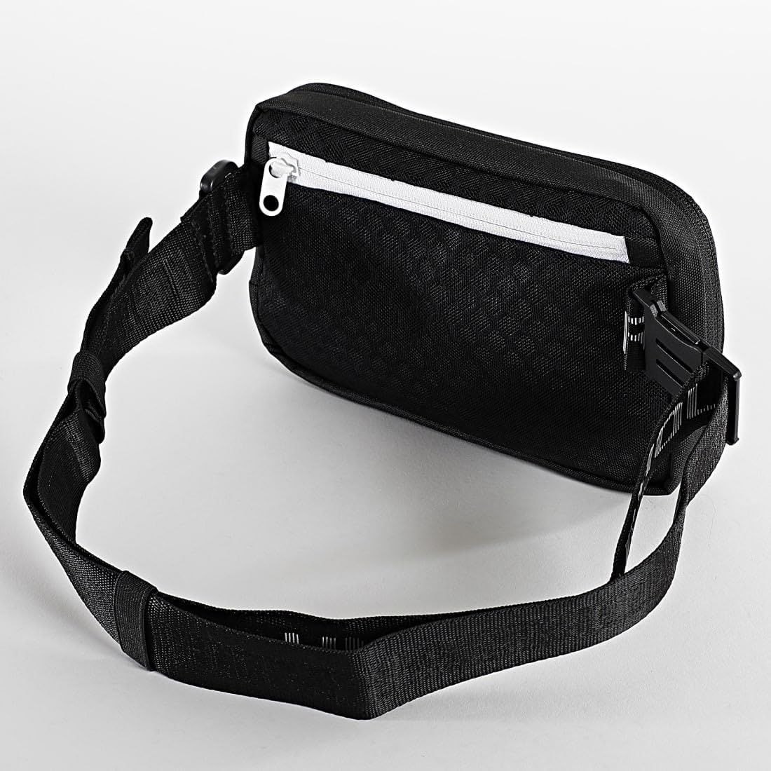 Under Armour Loudon Crossbody Waist Bag - Water-Resistant Sports Fanny Pack for Running, Hiking & Travel - Hands-Free Phone Storage for Men & Women
