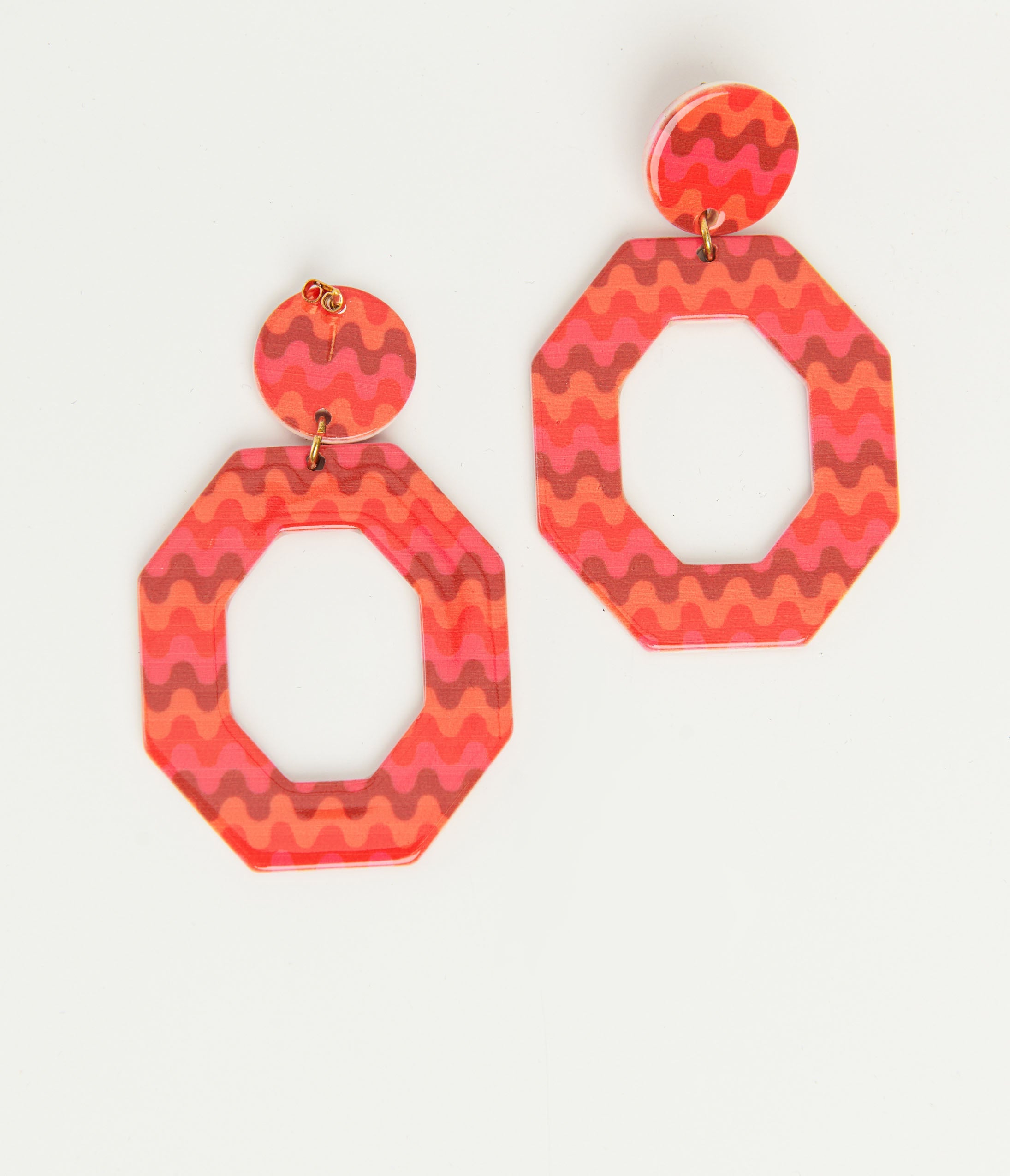 Vintage 1970s Orange and Red Chevron Octagon Earrings - Retro Dangle Clip-On Earrings for Women, 70s Inspired Fashion Jewelry - Perfect for Parties, Costumes, and Boho Outfits