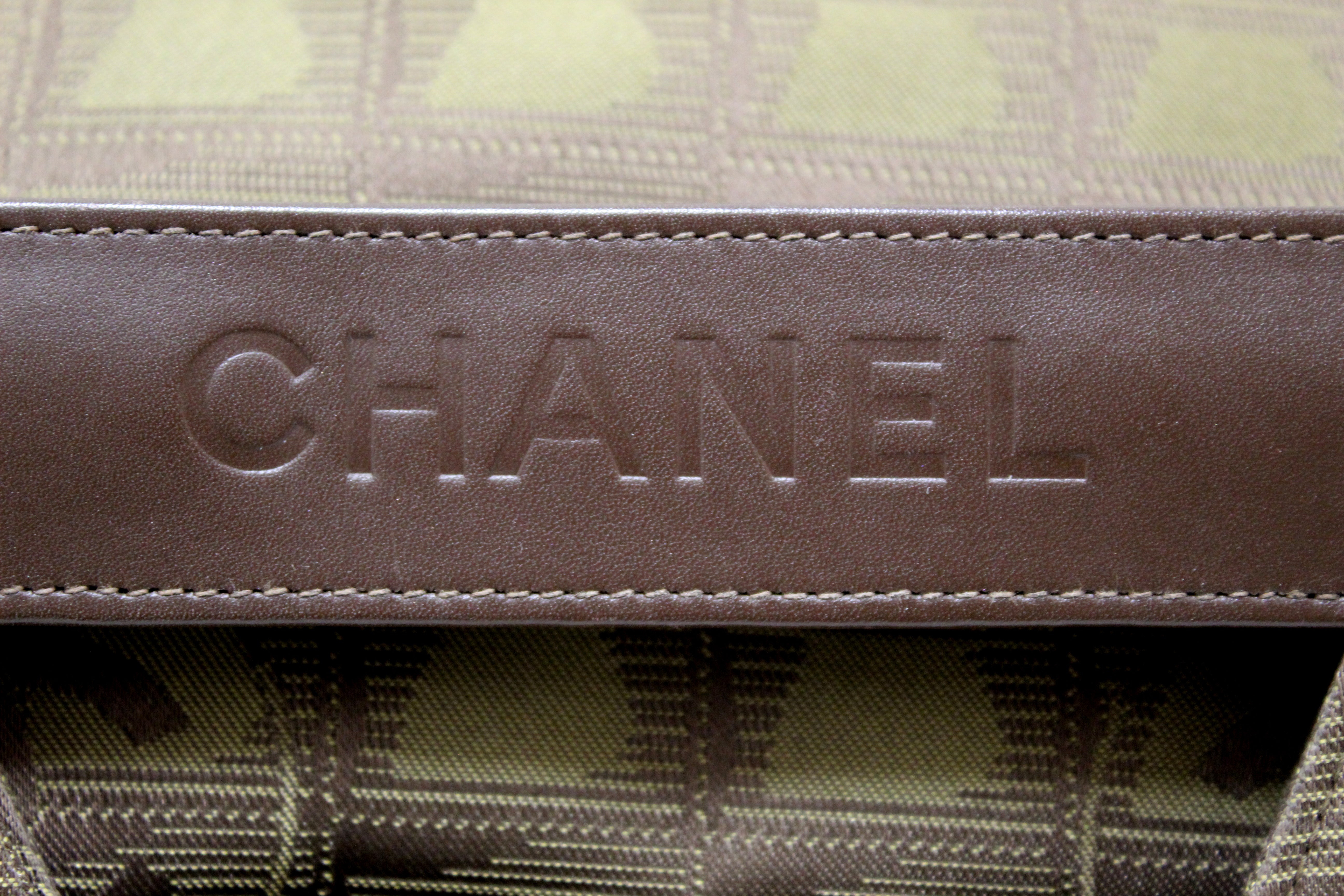 Authentic Chanel Green Travel Ligne Nylon Foldable Clutch Bag - Stylish & Compact for Travel, Evening Events & Daily Use