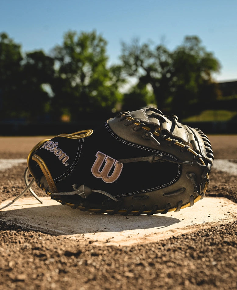 Wilson A2000 FPCM23 34 Fastpitch Catcher's Mitt - Premium Leather Softball Glove for Women & Girls - Perfect for Competitive Games & Training Sessions - SPRING 2025: WBW10274434