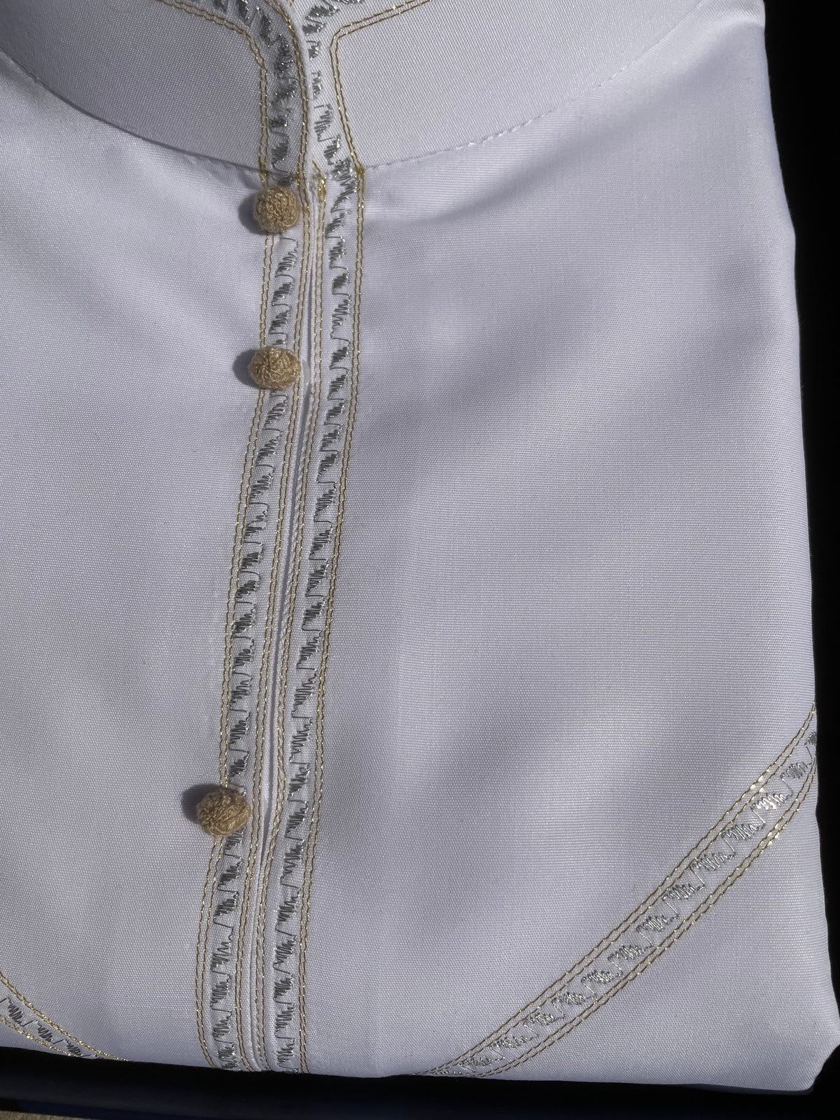 Premium Men's White Bahraini Thobe with Gold & Silver Embroidery - Traditional Arabic Robe for Eid, Weddings & Special Occasions