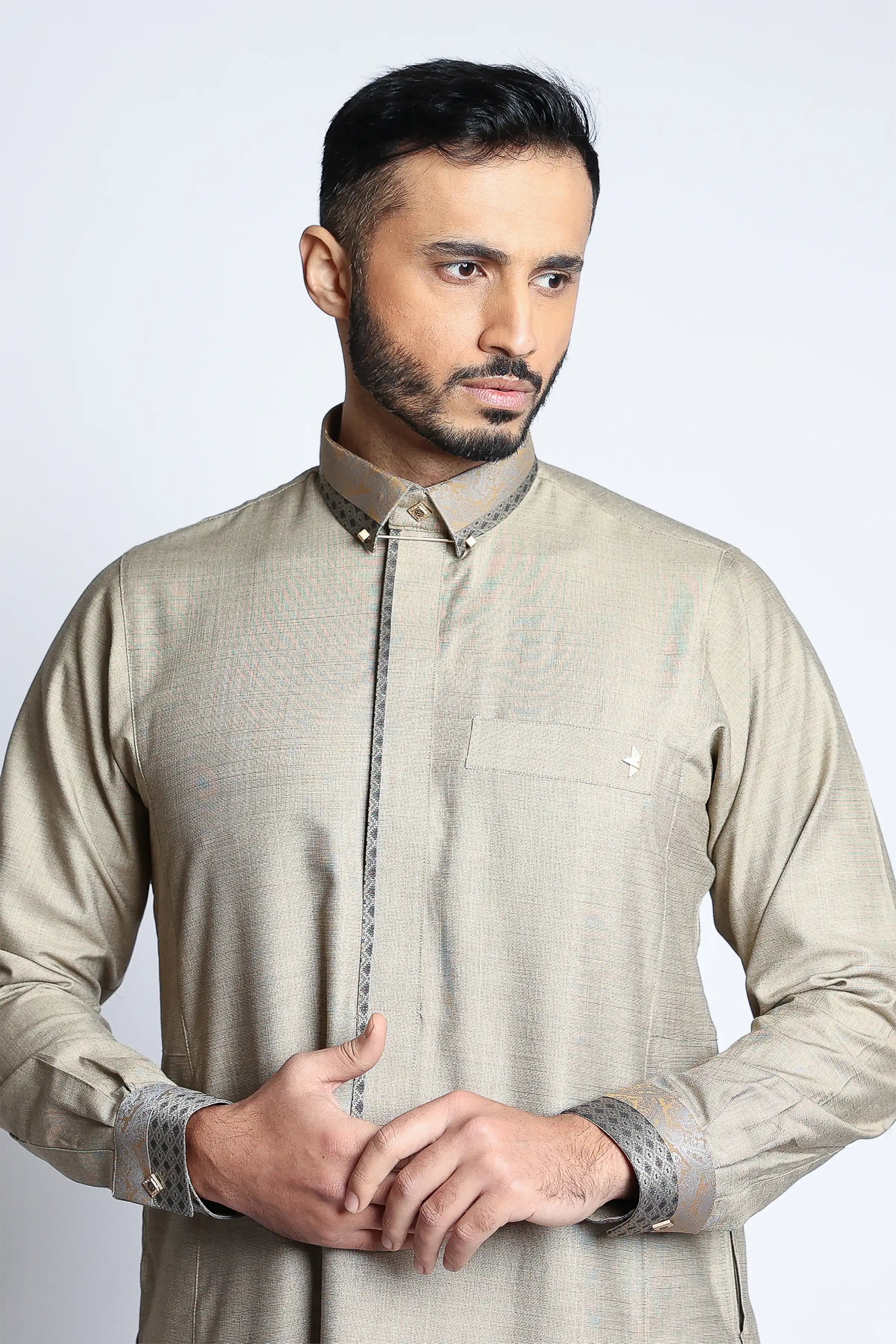 J136 C4 Blanc Thobe - Premium White Thobe for Men | Traditional Islamic Robe for Prayer, Eid & Special Occasions