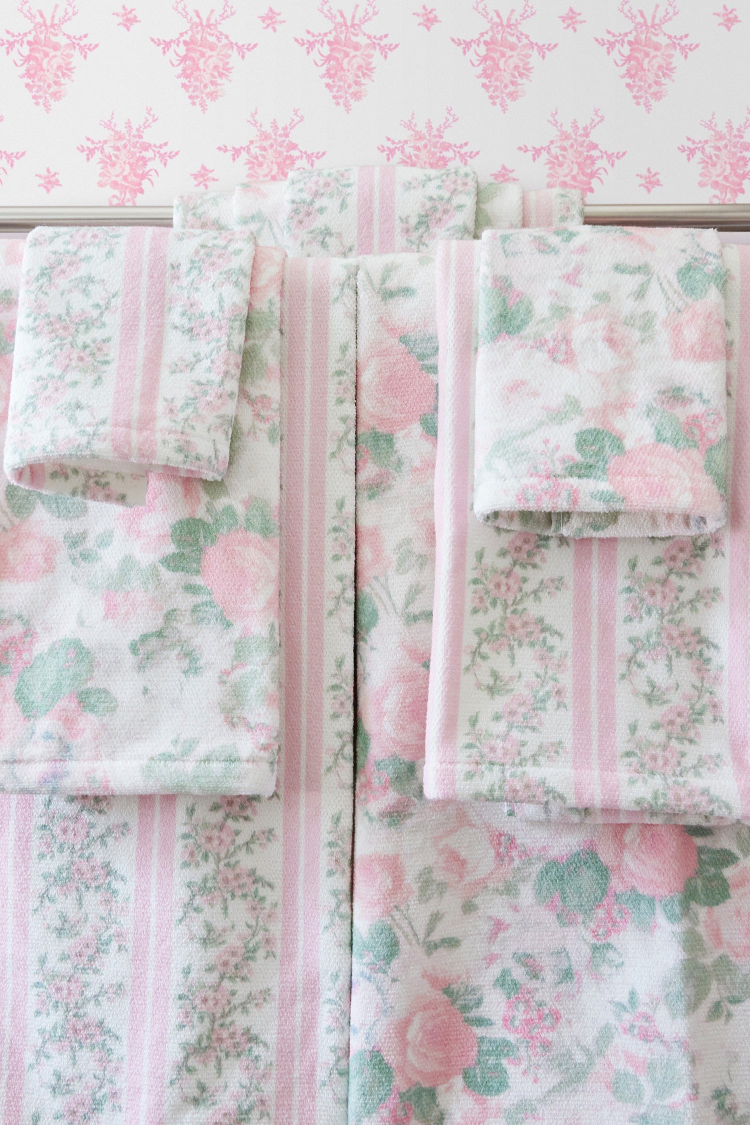 Rosie Arrangements Standard Wallpaper - Premium Self-Adhesive Peel and Stick Wallpaper for Home Decor, Bedroom, Living Room, Office - Easy to Install & Remove