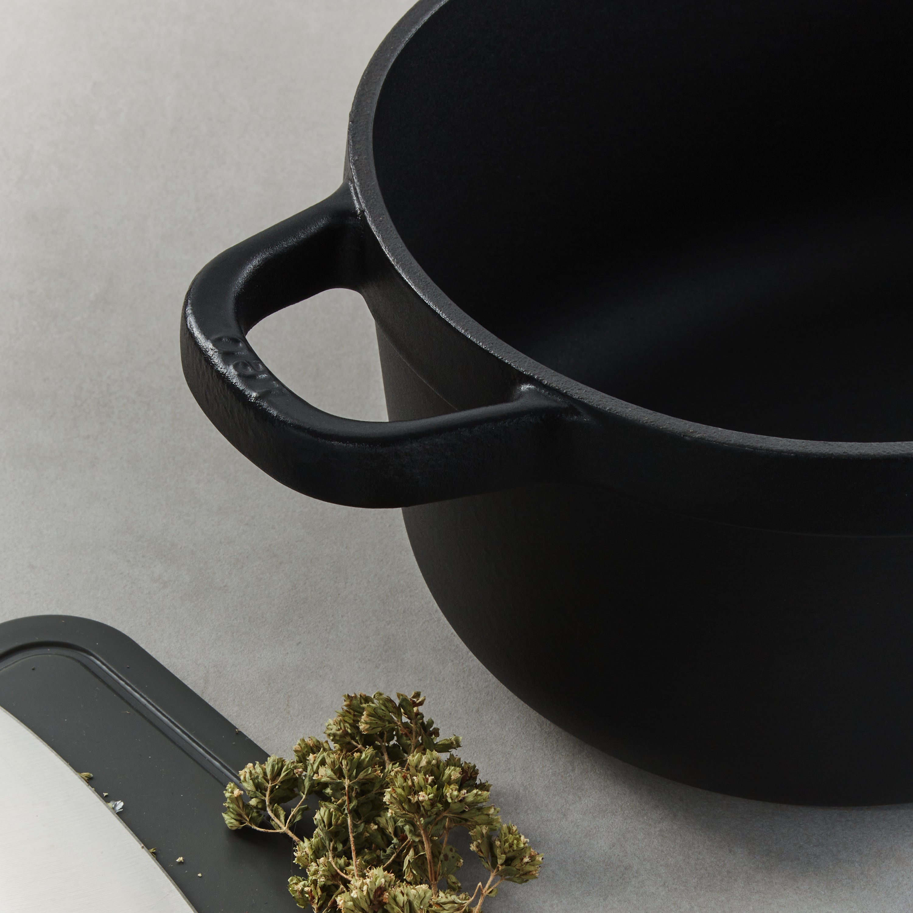 BergHOFF Leo Graphite 4-Piece Cast Iron Stockpot Set with Lids - Durable Cookware for Soups, Stews & Boiling Pasta - Perfect for Home Chefs & Professional Kitchens