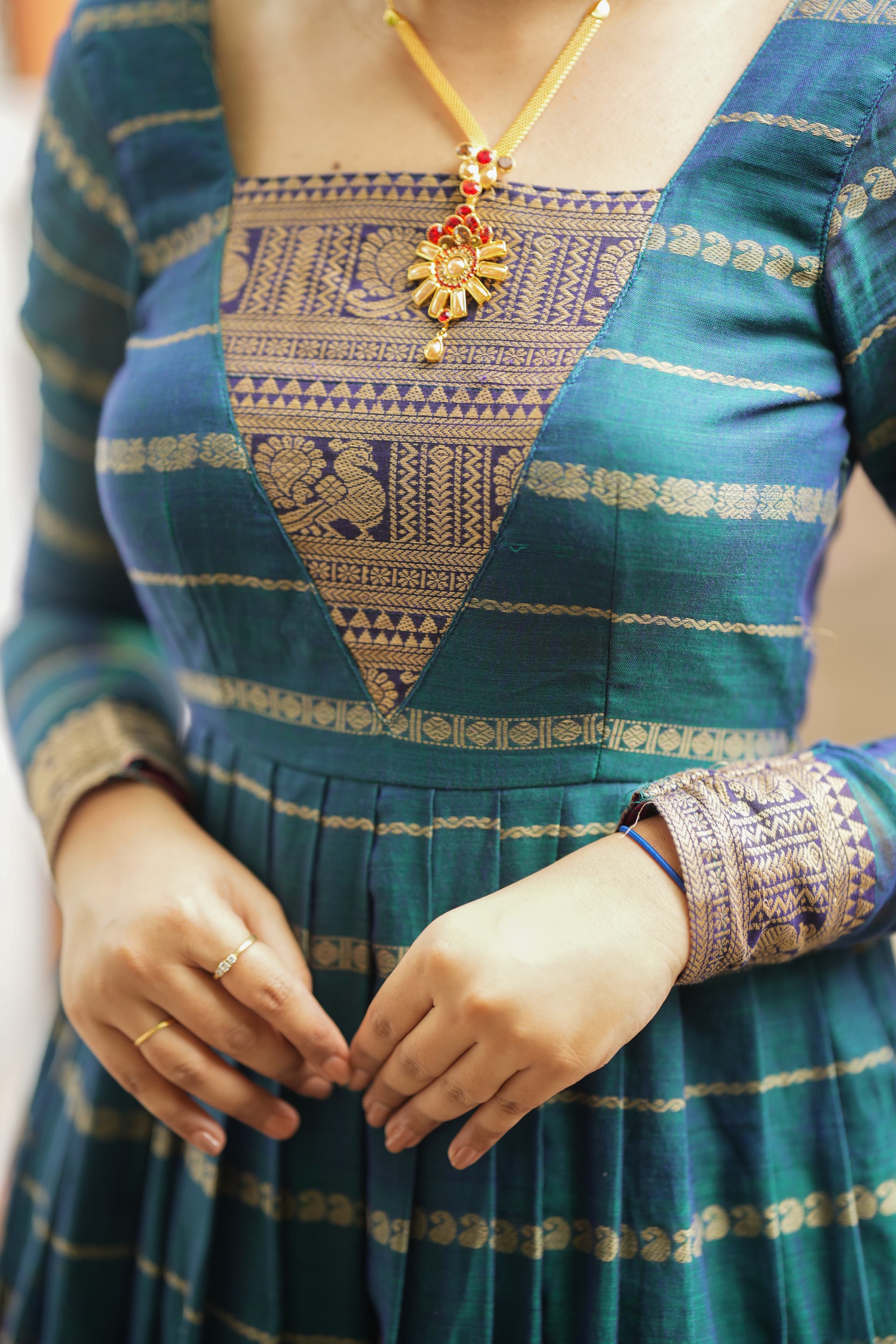 DD581 Aadhini Pure Handloom Cotton Saree - Soft Breathable Traditional Indian Wear for Women - Perfect for Weddings, Festivals & Special Occasions