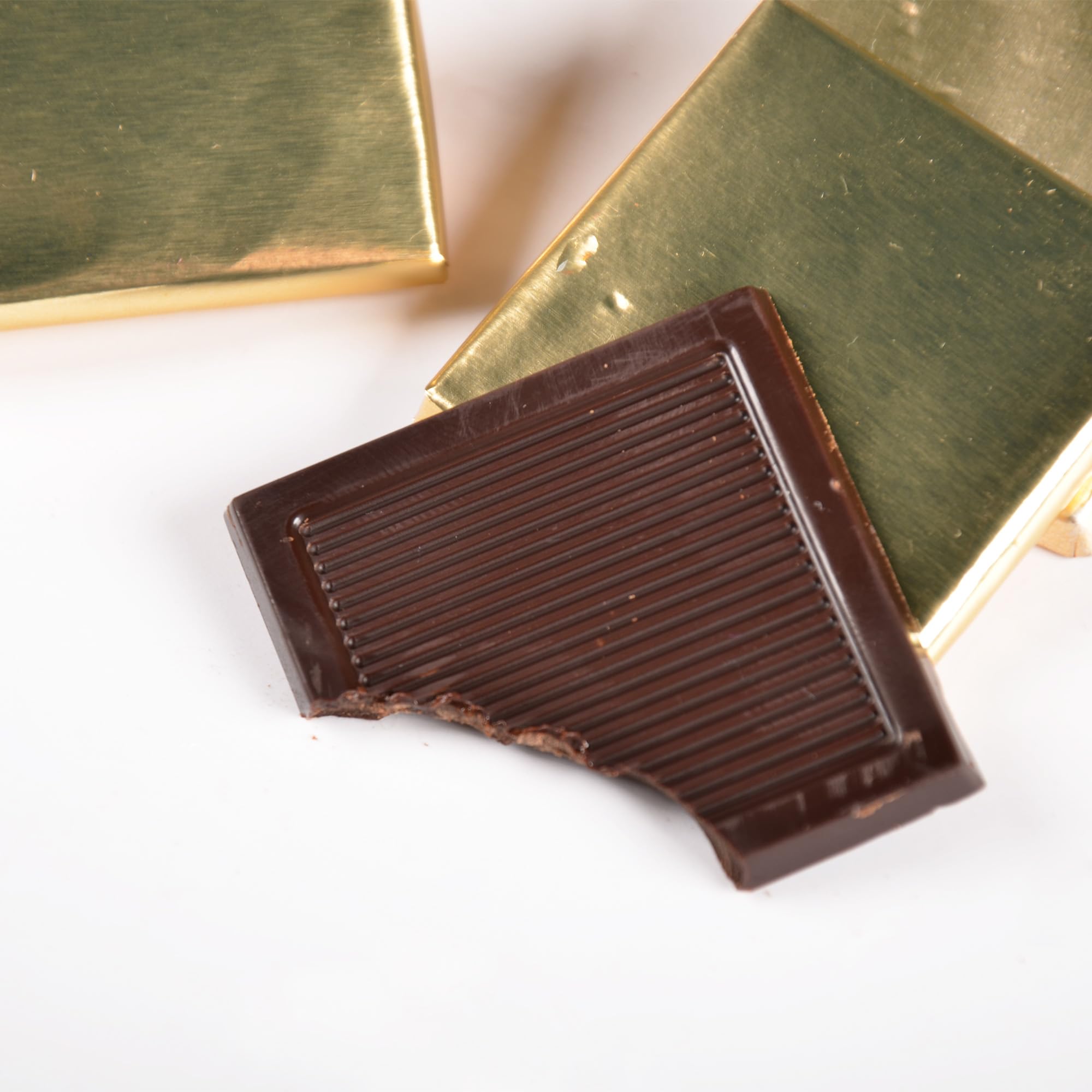145-Piece Premium Milk Chocolate Bars with Gold Foil Wrapping - 1kg Luxury Neapolitan Chocolate Gift Box for Weddings, Baby Showers & Special Occasions - Perfect for Corporate Gifts, Anniversary Celebrations and Holiday Treats