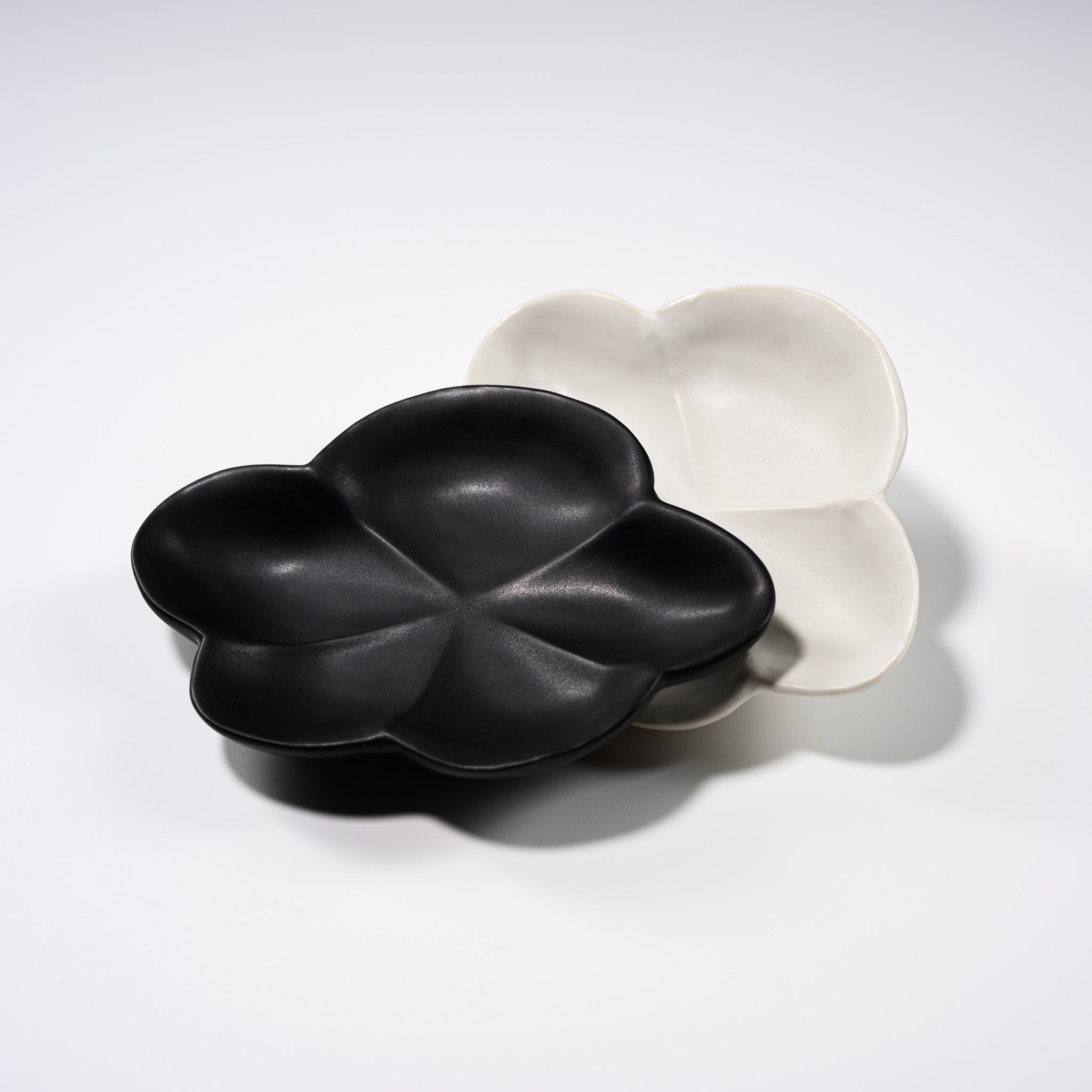 Handmade Usukiyaki Plum Small Dish - Japanese Ceramic Appetizer Plate for Sushi, Soy Sauce & Condiments