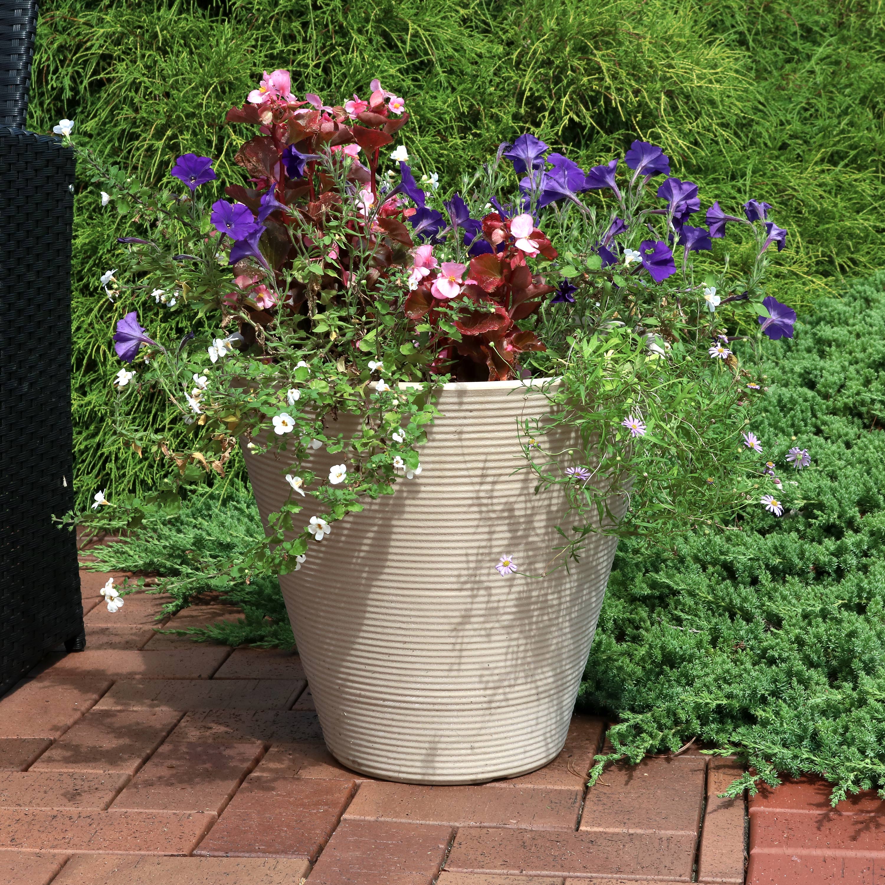 Sunnydaze Walter Outdoor Planter - Antique White 15.5 Inch - Decorative Garden Flower Pot for Patio, Porch & Backyard Decor