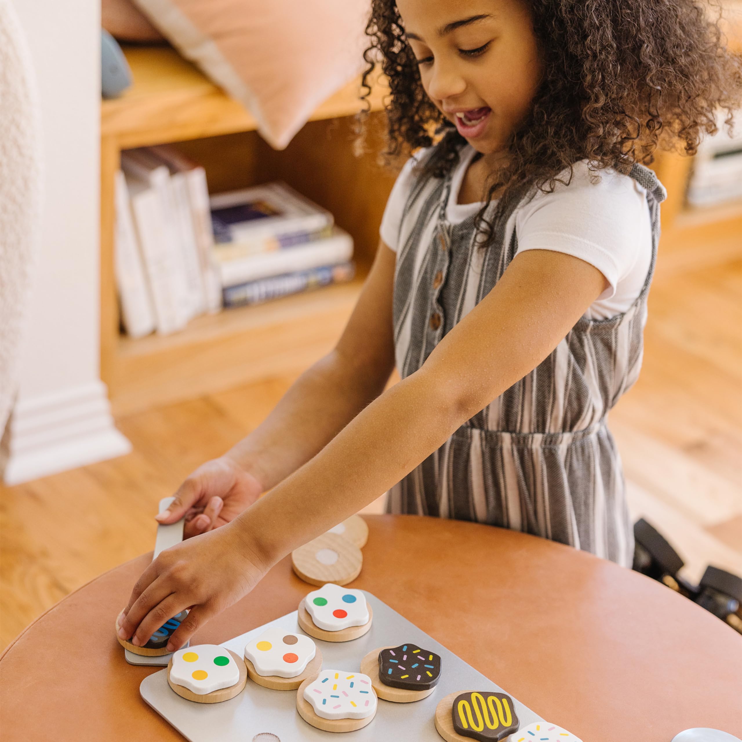 Melissa & Doug Slice and Bake Wooden Cookie Play Food Set - 12-Piece Pretend Baking Toy for Kids, Educational Montessori Kitchen Playset for Toddlers - Perfect for Imaginative Play, Birthday Gifts & Preschool Learning Activities