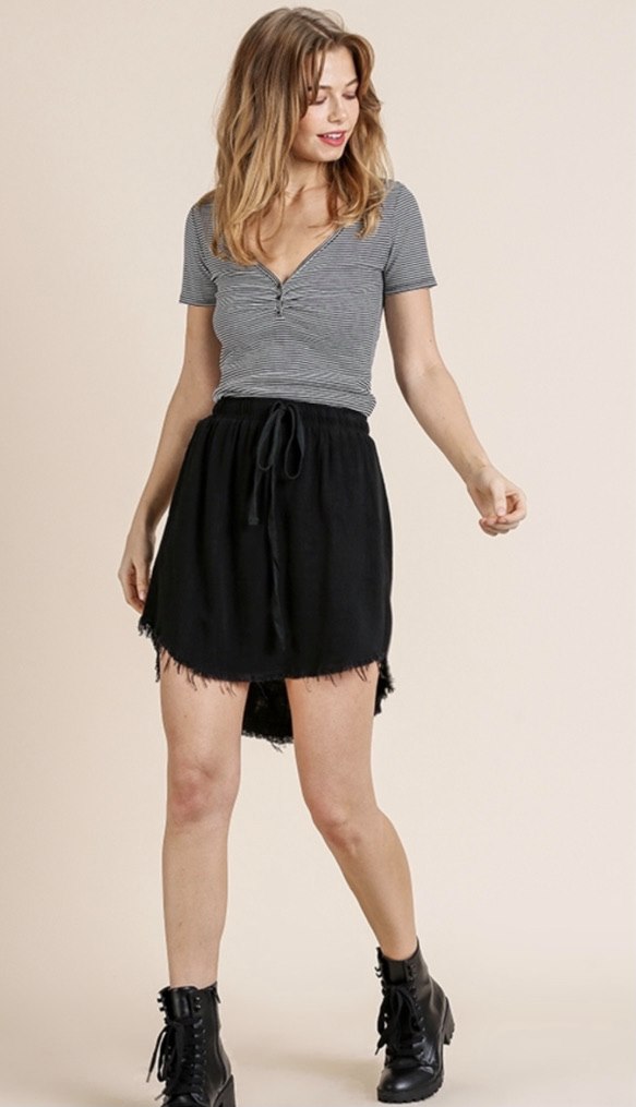 Stylish Black Linen Skirt with Fringe Hemline - Perfect for Summer Outfits, Beach Vacations & Boho Fashion
