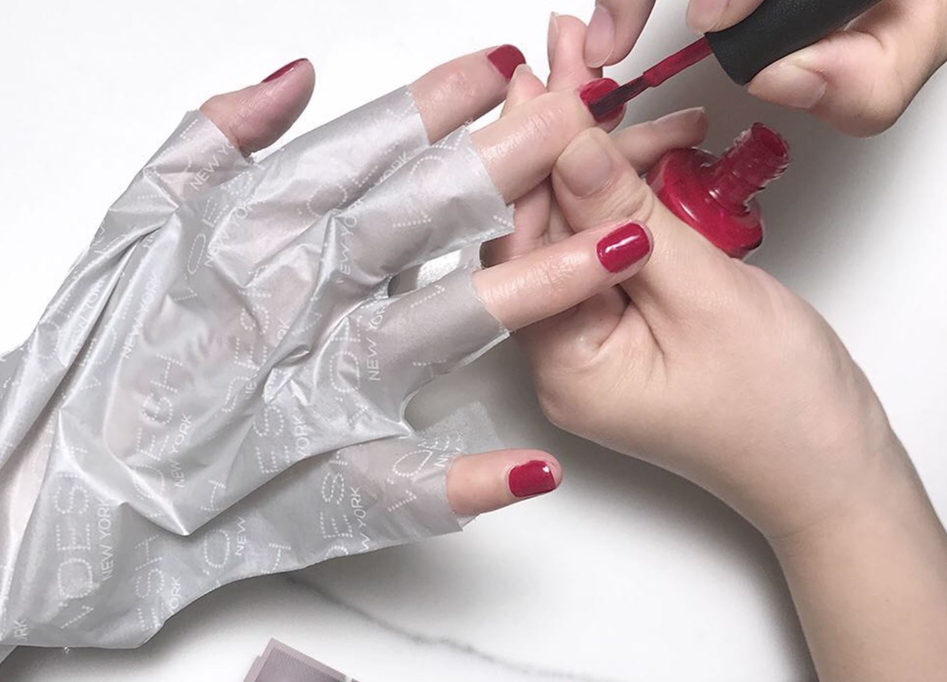 Voesh Collagen Peppermint Gloves - Moisturizing Hand Treatment for Dry Skin - Perfect for Spa, Home Care & Winter Hand Protection