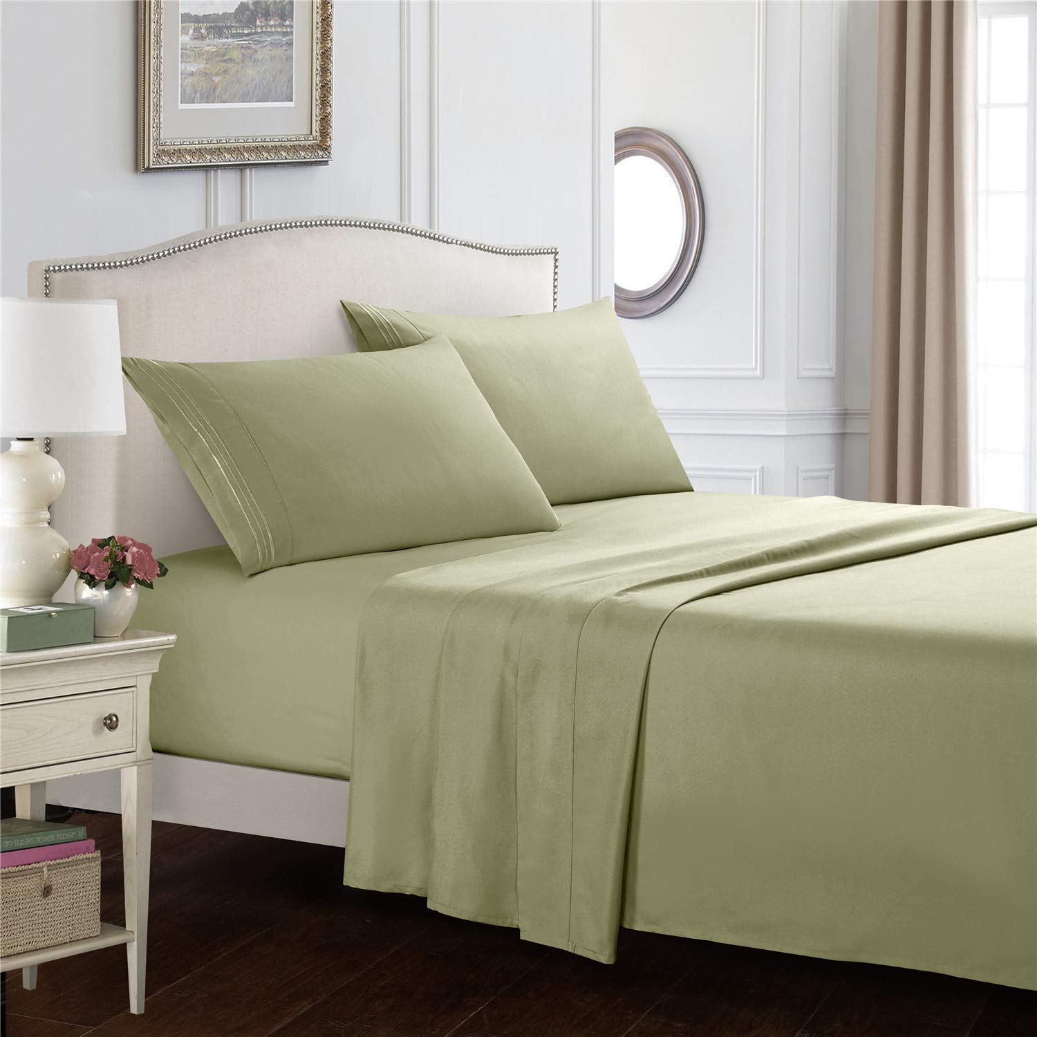 Light Green Queen Size Bed Sheet Set - Deep Pocket Fitted Sheet, Wrinkle, Fade & Stain Resistant - Soft Breathable Bedding for Comfortable Sleep - Perfect for Master Bedroom, Guest Room & Vacation Homes