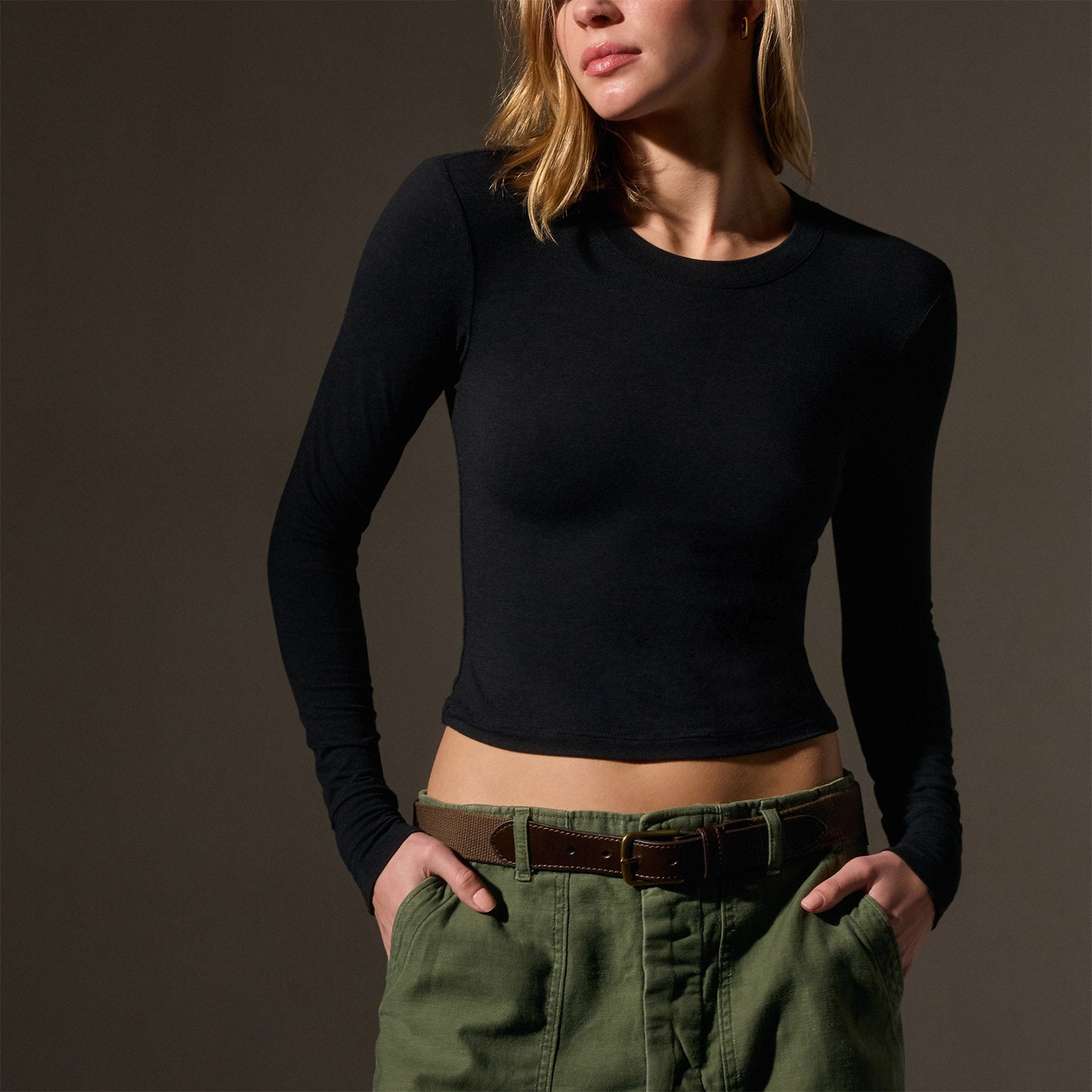 Long Sleeve Cropped T-Shirt for Women - Black Basic Casual Top | Perfect for Layering, Streetwear & Everyday Outfits
