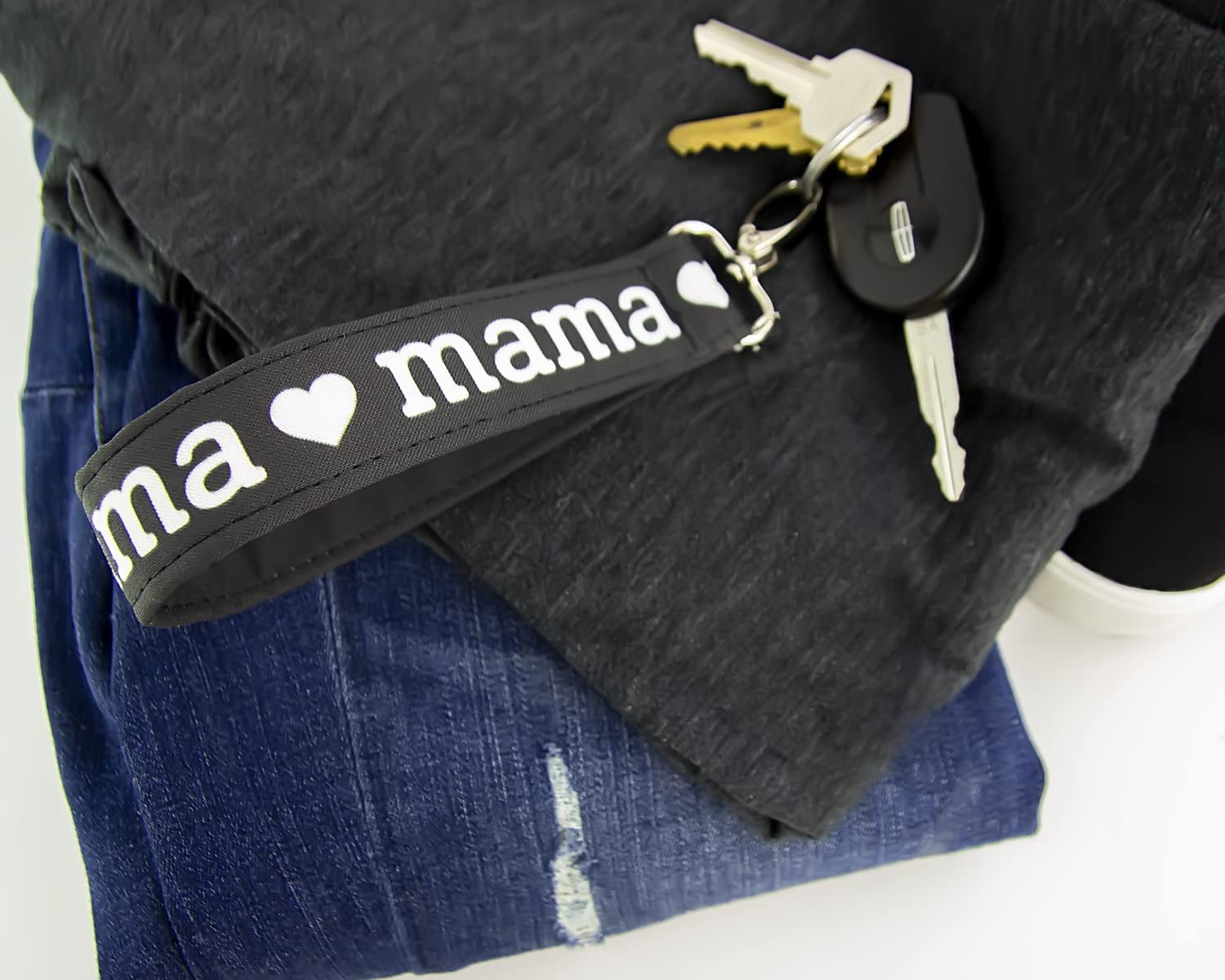 Mom Keychain for Women - Cute Mama Key Chain Wristlet with Tassel, Perfect Gift for New Moms, Key Fob & Wrist Lanyard Strap - Ideal for Diaper Bags, Baby Showers & Mother's Day Gifts