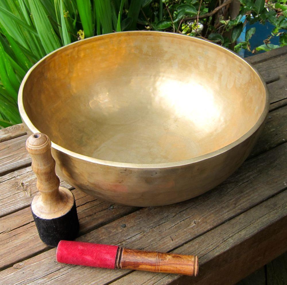 15 Inch Large Heart Chakra Singing Bowl Set for Meditation, Yoga & Sound Healing - Deep Relaxation & Chakra Balancing Therapy Tool