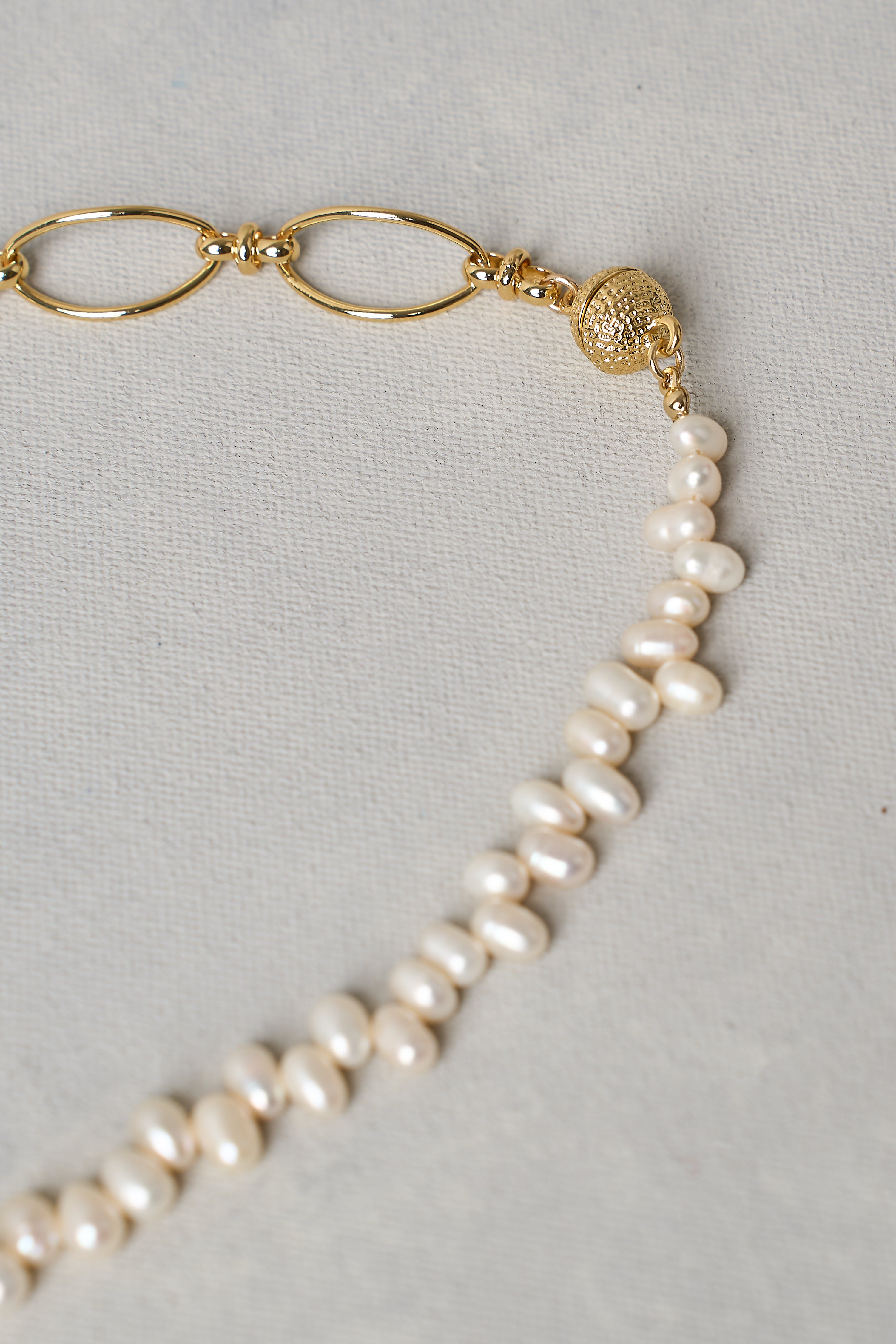 Elegant Spliced Pearl Necklace in Gold - Perfect for Weddings, Parties & Special Occasions