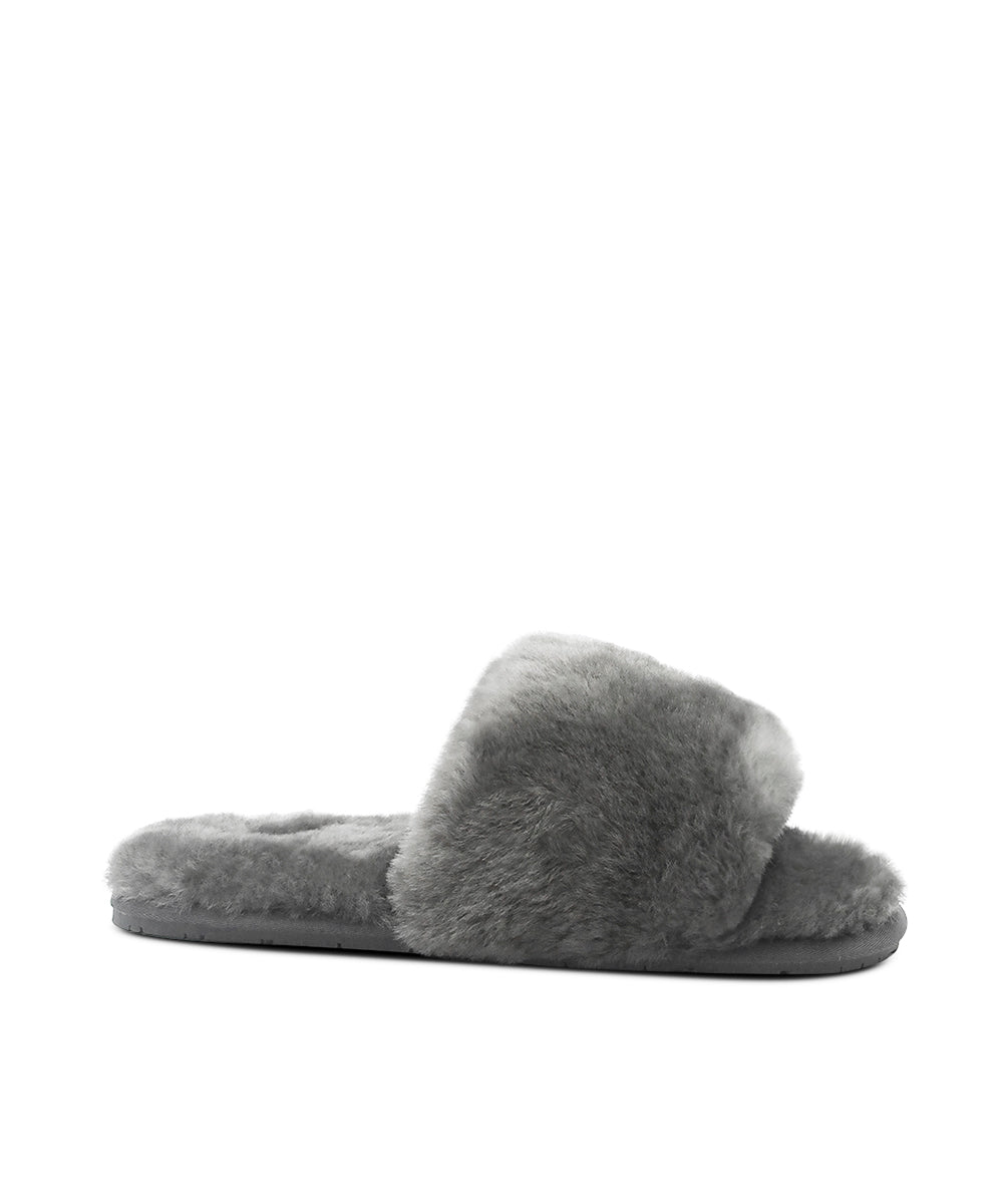 Women's UGG Fluffy Slippers - Cozy Indoor/Outdoor House Shoes for Winter Comfort - Perfect for Home, Lounge & Cold Weather Wear