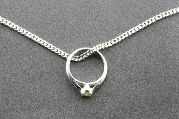 Little Ring Pendant with Peridot Gemstone on 45cm Link Chain - Elegant Necklace for Women, Perfect for Everyday Wear, Gift Giving & Special Occasions