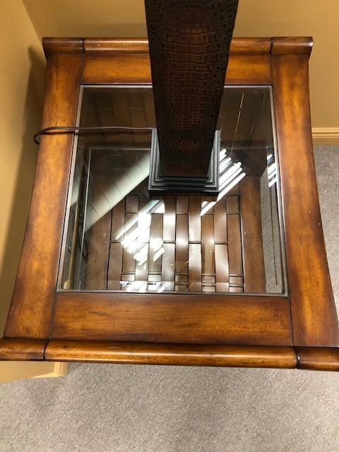 Glass Top Basket Weave End Table - Modern Accent Table for Living Room, Bedroom & Office - Perfect Side Table for Coffee, Books & Decor