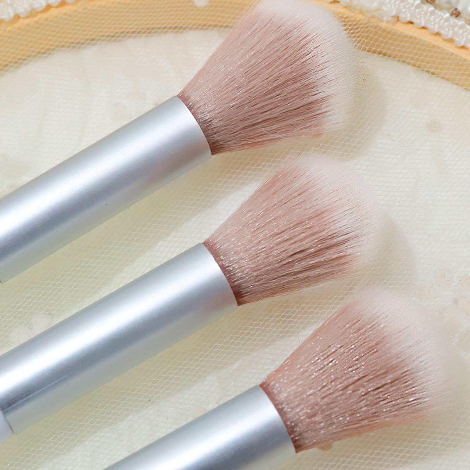 Linhengyu Blush Brush - Premium Makeup Brush with Thick Aluminum Handle for Long-lasting Use | Soft Bristles for Flawless Blush Application | Perfect for Women & Girls for Daily Makeup, Parties & Special Occasions