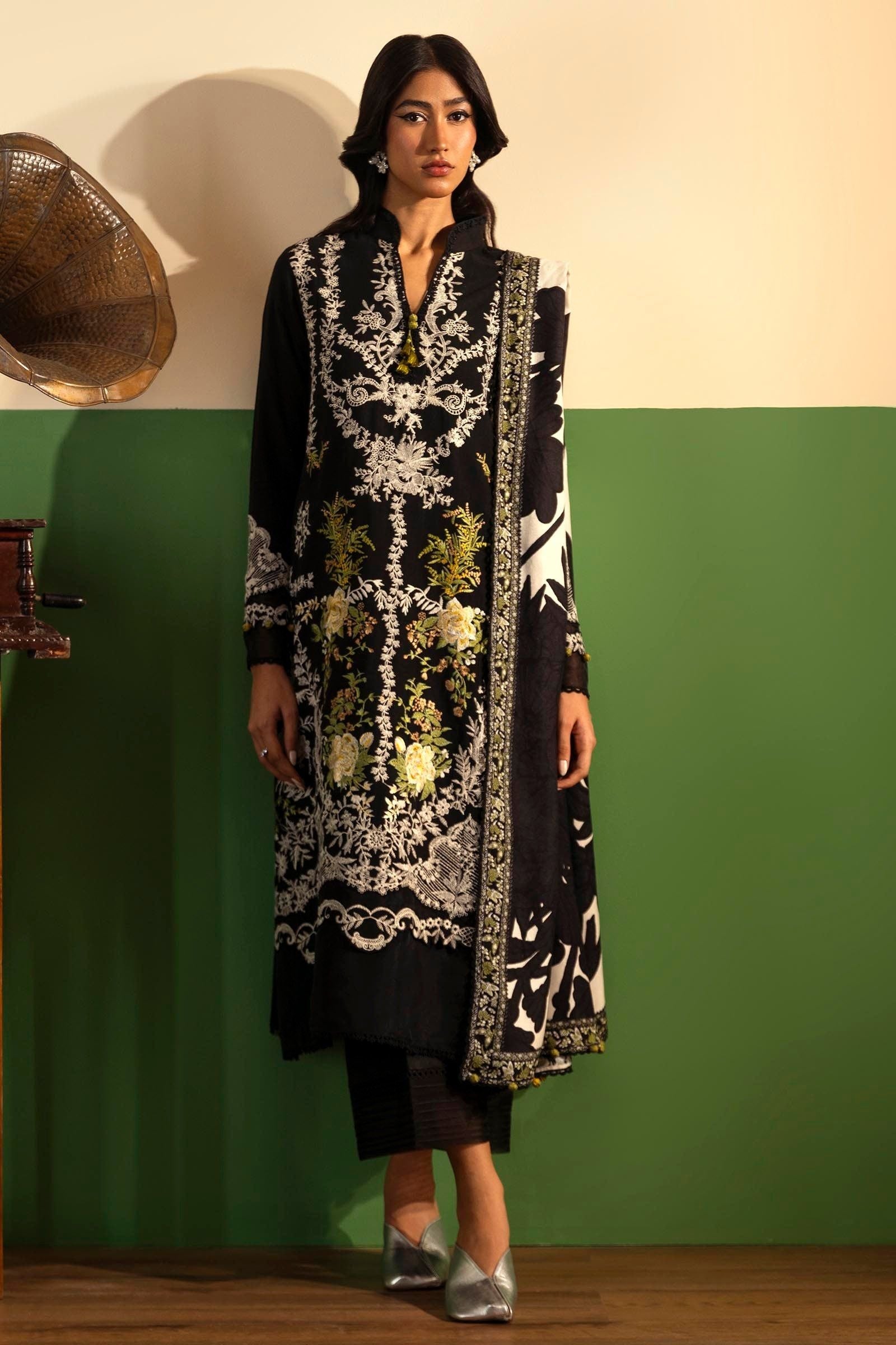Sana Safinaz Muzlin Winter Unstitched Fabric - Premium Designer Collection for Women's Winter Dresses & Formal Wear - Perfect for Festive Occasions & Wedding Outfits