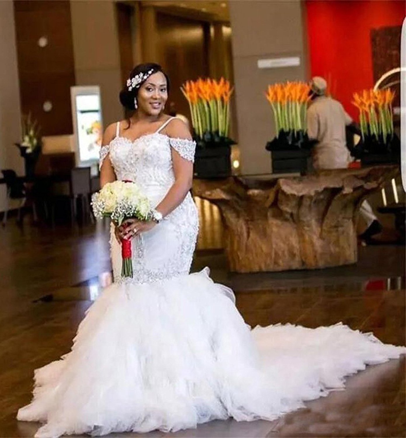 Elegant Off Shoulder Lace Wedding Dress for Women - 2024 Sexy Mermaid Bridal Gown in White | Perfect for Beach Weddings, Vow Renewals & Romantic Photoshoots