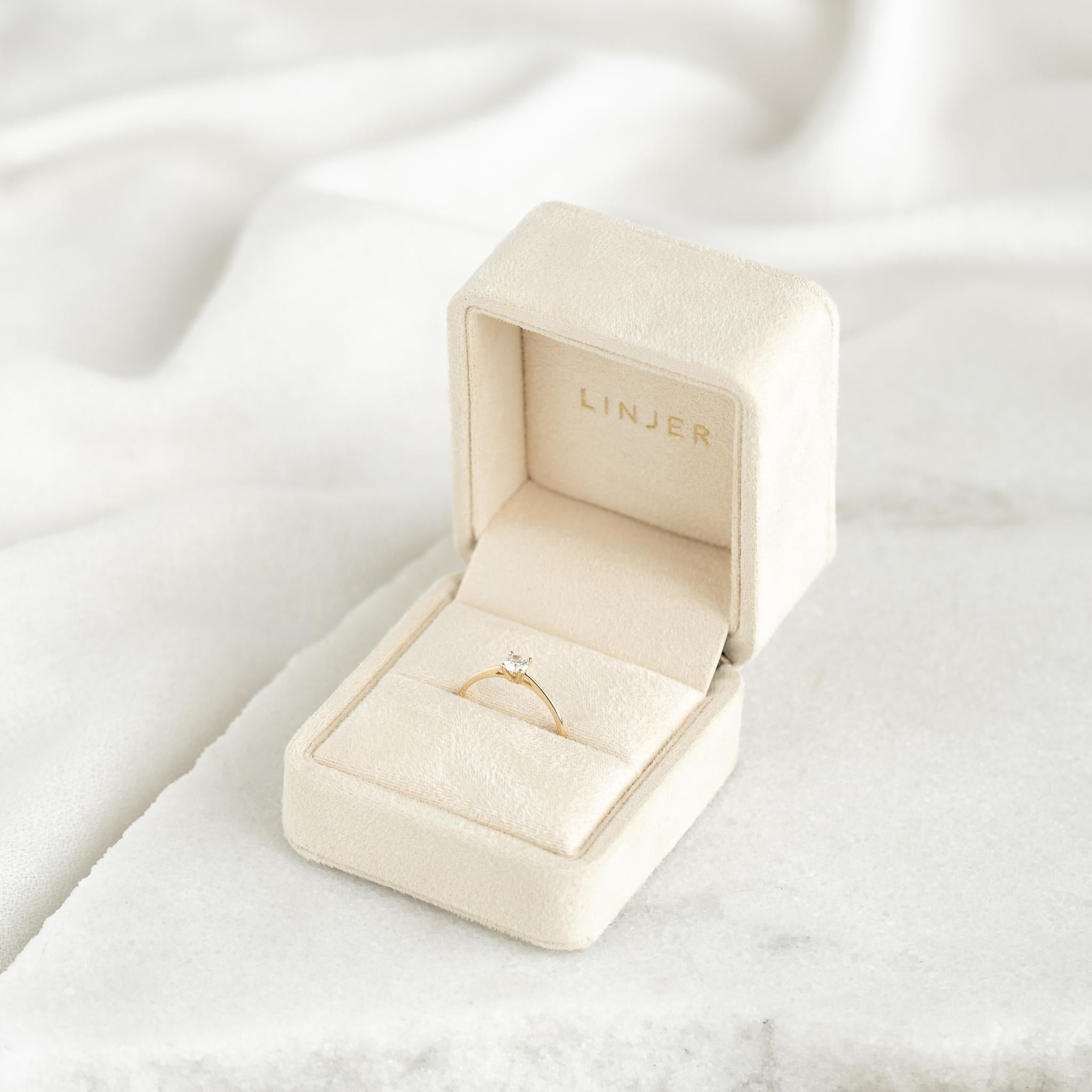 Velvet Ring Box - Elegant Jewelry Gift Box for Engagement, Wedding & Proposal Rings - Perfect for Proposal, Anniversary & Special Occasions