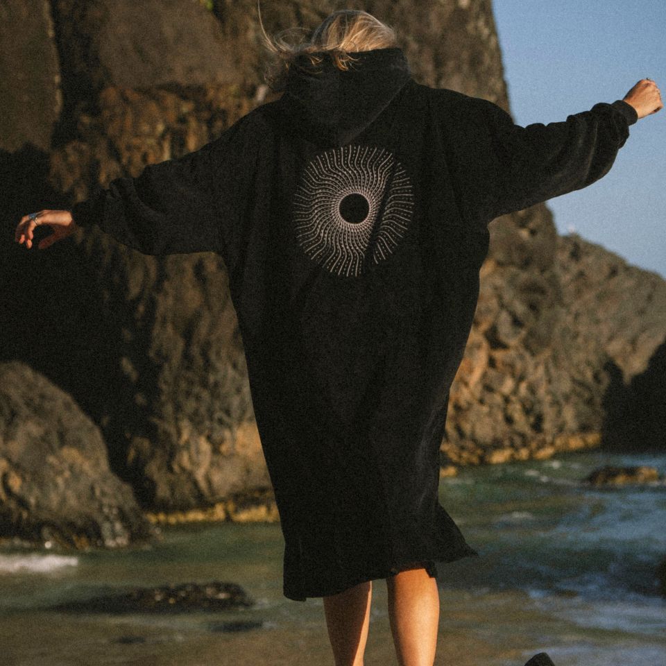 Serpent Changing Towel Poncho with Long Sleeves - Quick Dry Bath Wrap for Women & Men - Perfect for Beach, Pool, Gym, and Spa