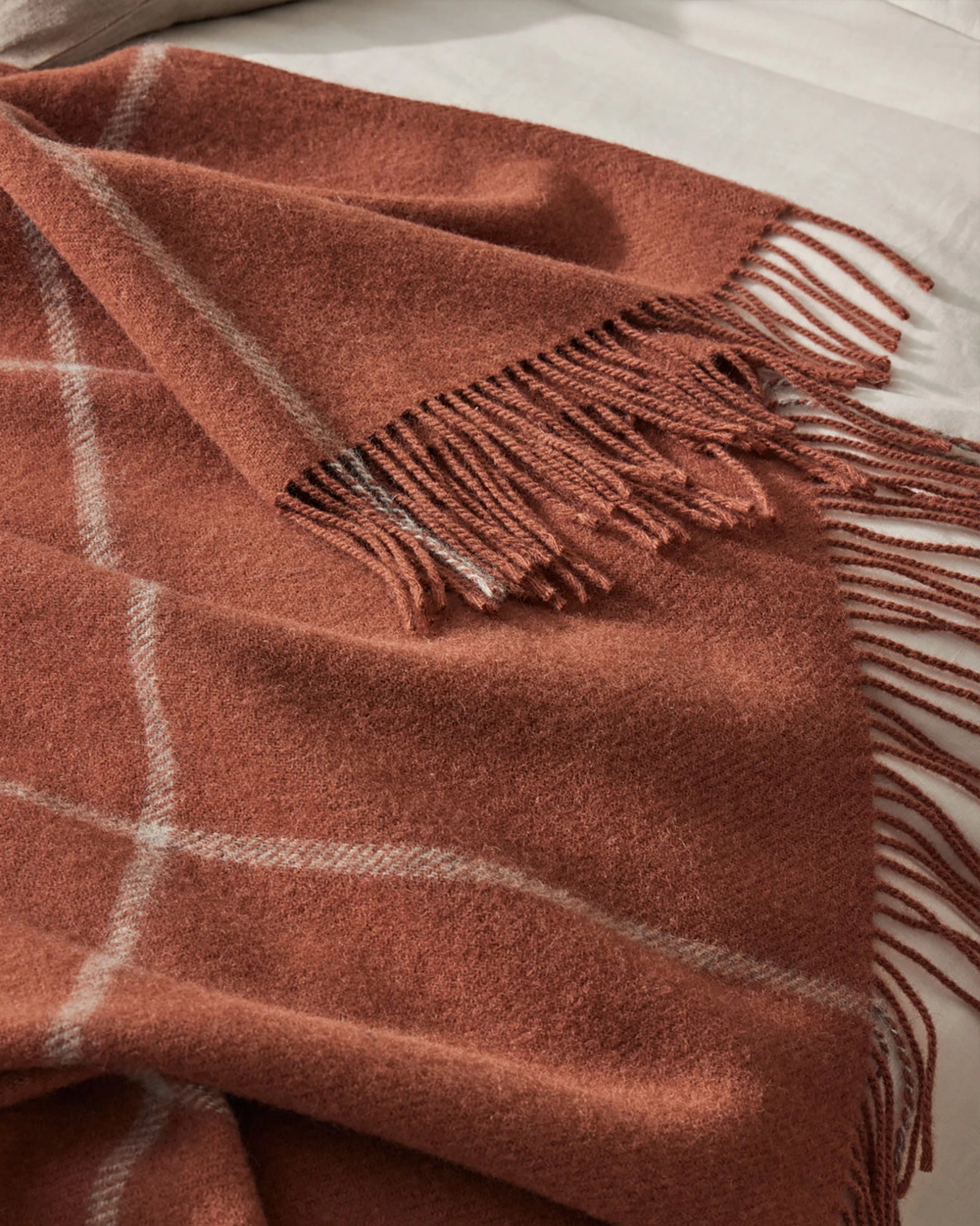 Ranfurly Soft Earth-Tone Throw Blanket - Cozy & Warm for Living Room, Bedroom, or Outdoor Use