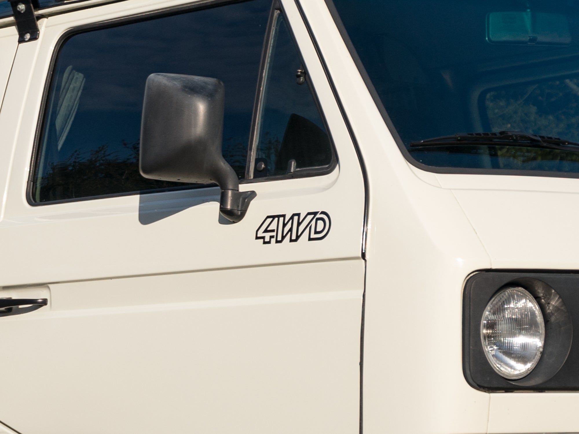 4WD Decal Syncro - High-Quality Off-Road Vehicle Sticker for Trucks & SUVs - Perfect for Adventure Enthusiasts & Outdoor Lovers