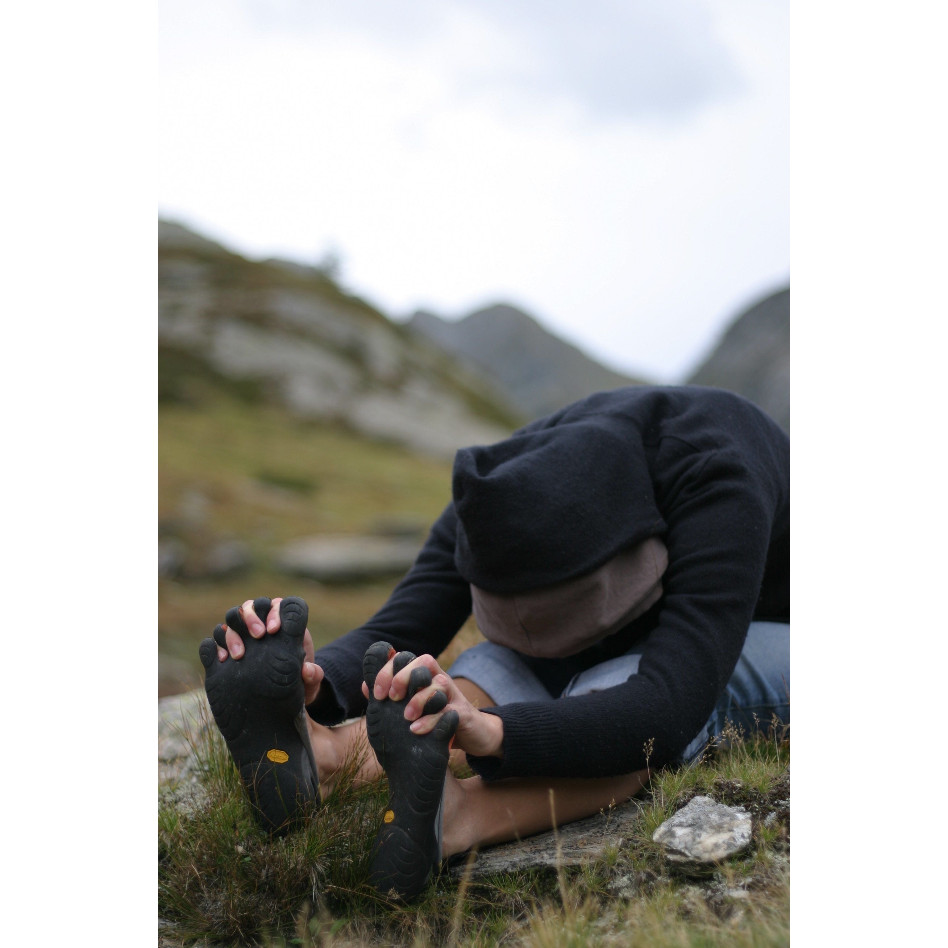 Vibram Men's KSO Barefoot Shoes - Black Minimalist Trail Running & Water Sports Shoes for Hiking, Yoga, and Gym Workouts