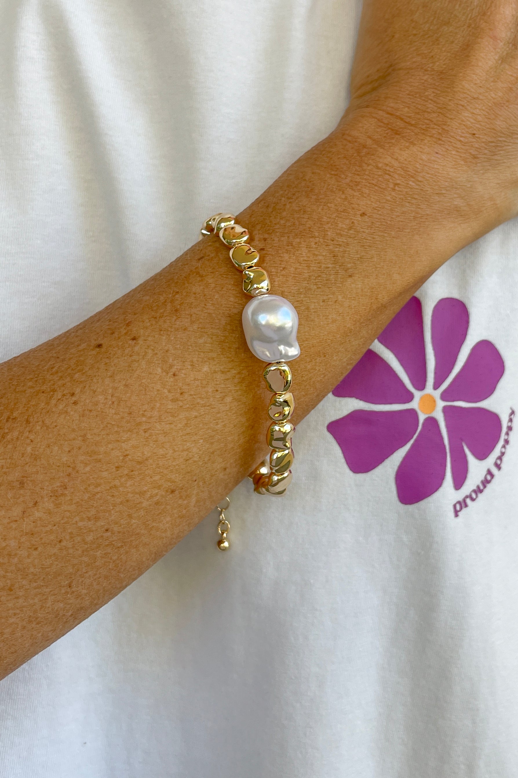 Elegant Gold Shell Bracelet for Women - Handmade Beach Jewelry - Perfect for Summer, Vacation & Boho Style Outfits