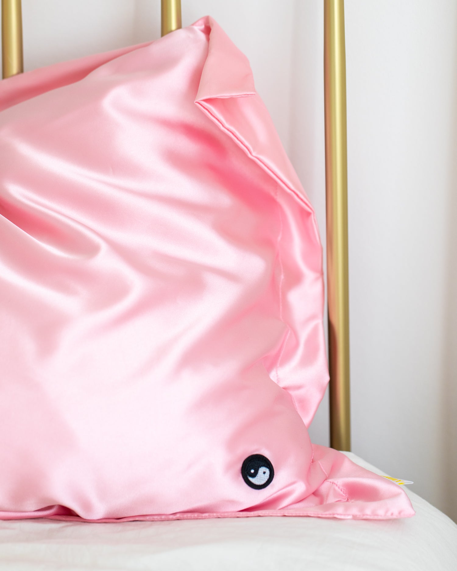 Bonne Nuit Beaute Satin Sleep Set - Luxury Satin Pajama Set for Women, Soft Sleepwear for Comfortable Nights - Perfect for Bedtime, Lounging & Relaxation